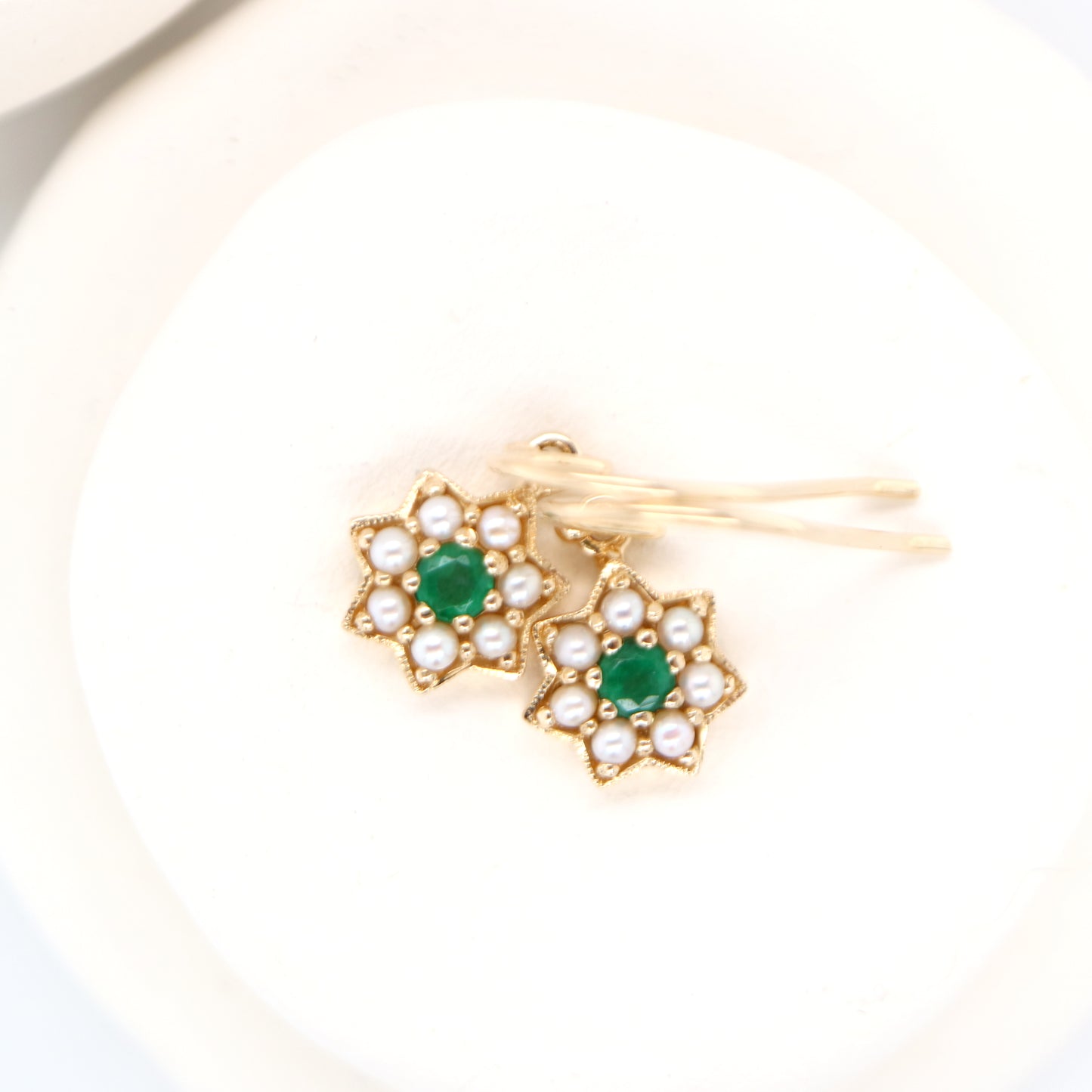 Star earring with Emerald and Pearl in 9k Yellow gold
