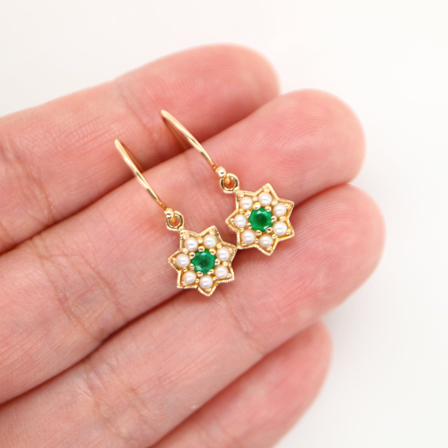 Star earring with Emerald and Pearl in 9k Yellow gold