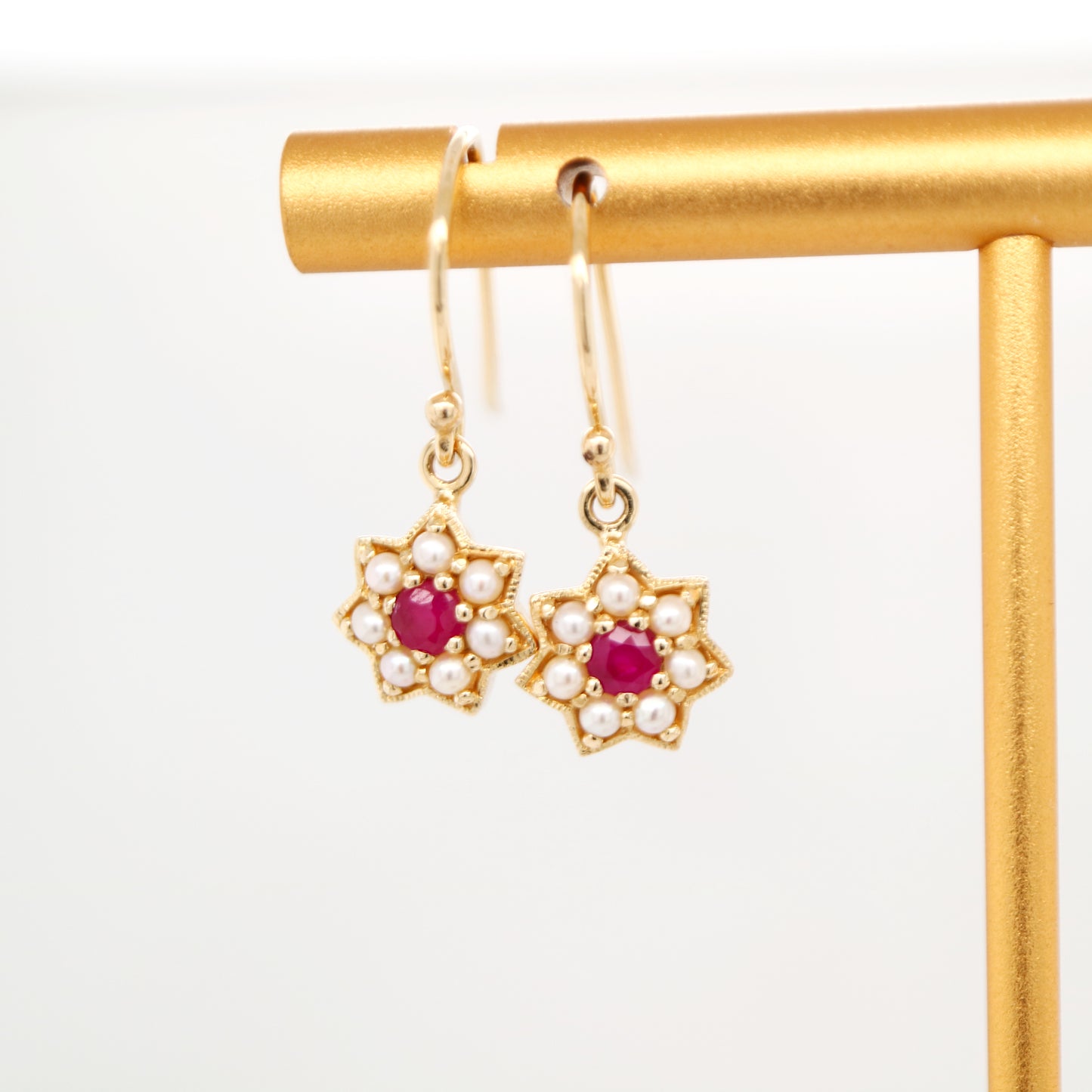 Star earring with Ruby and Pearl in 9k Yellow gold
