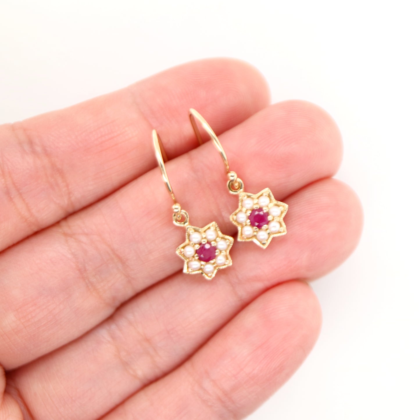 Star earring with Ruby and Pearl in 9k Yellow gold