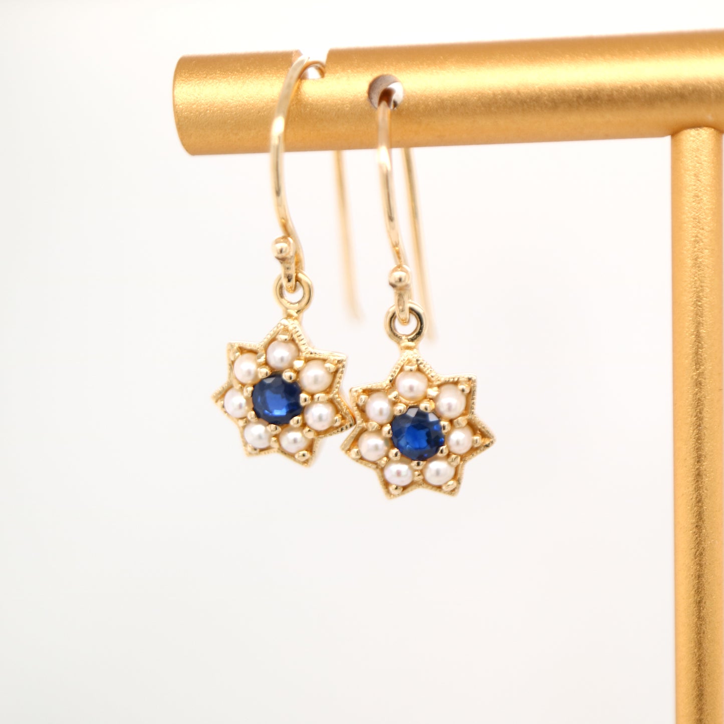 Star earring with Sapphire and Pearl in 9k Yellow gold