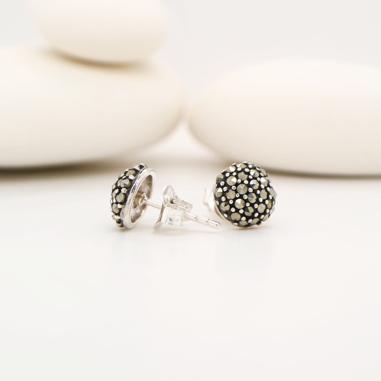 Round stud earrings in marcasite in sterling silver