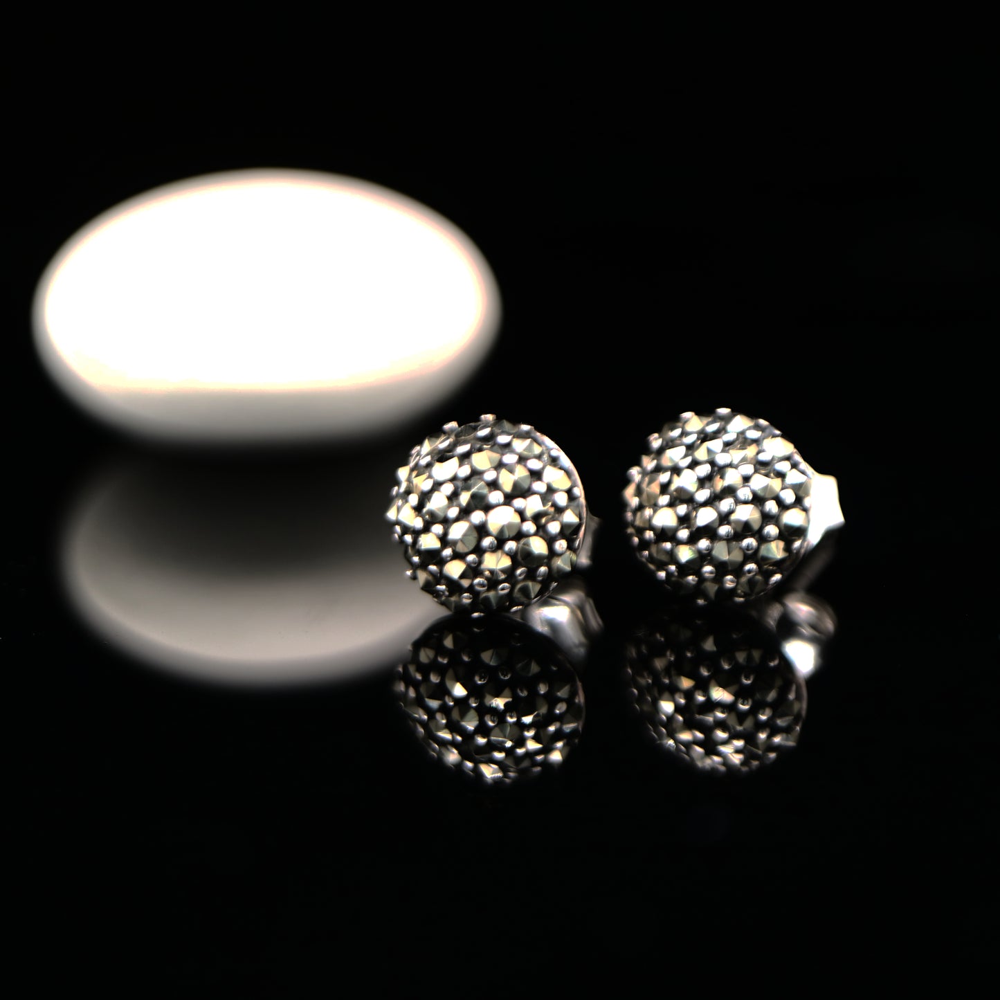 Round stud earrings in marcasite in sterling silver
