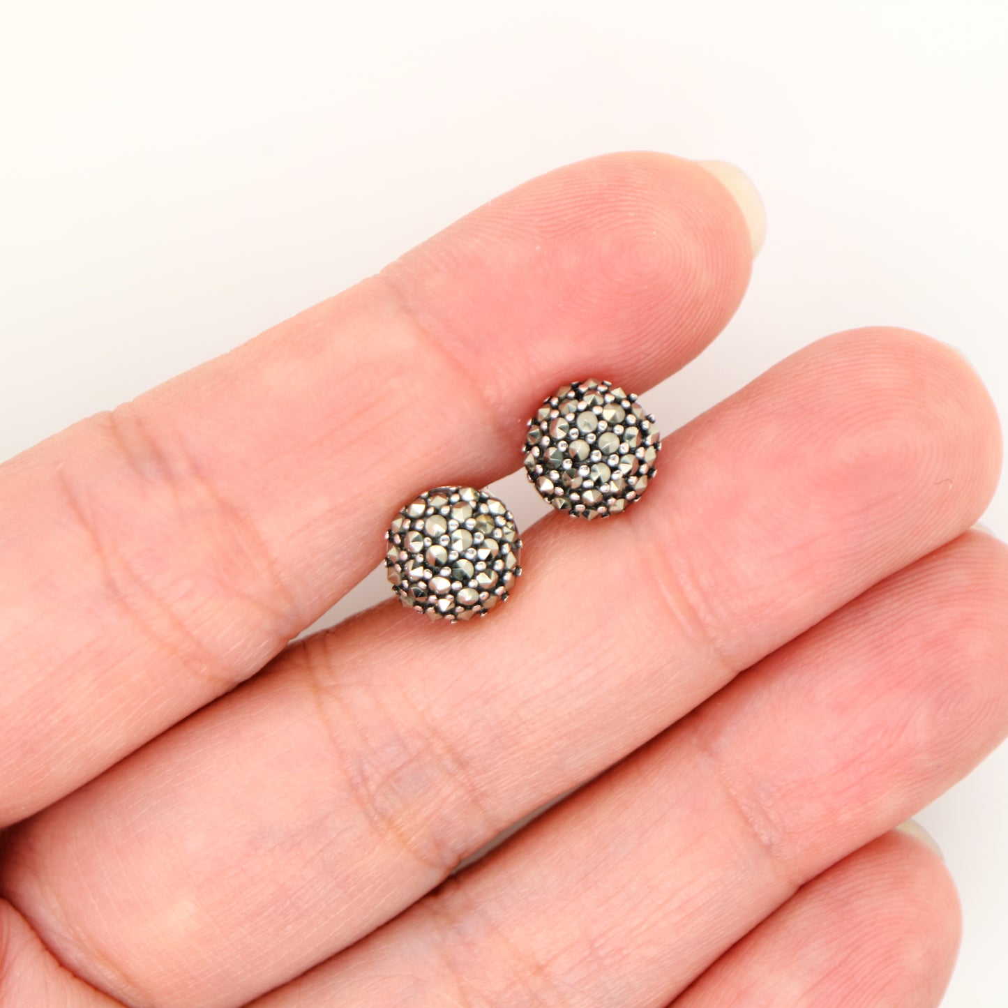 Round stud earrings in marcasite in sterling silver