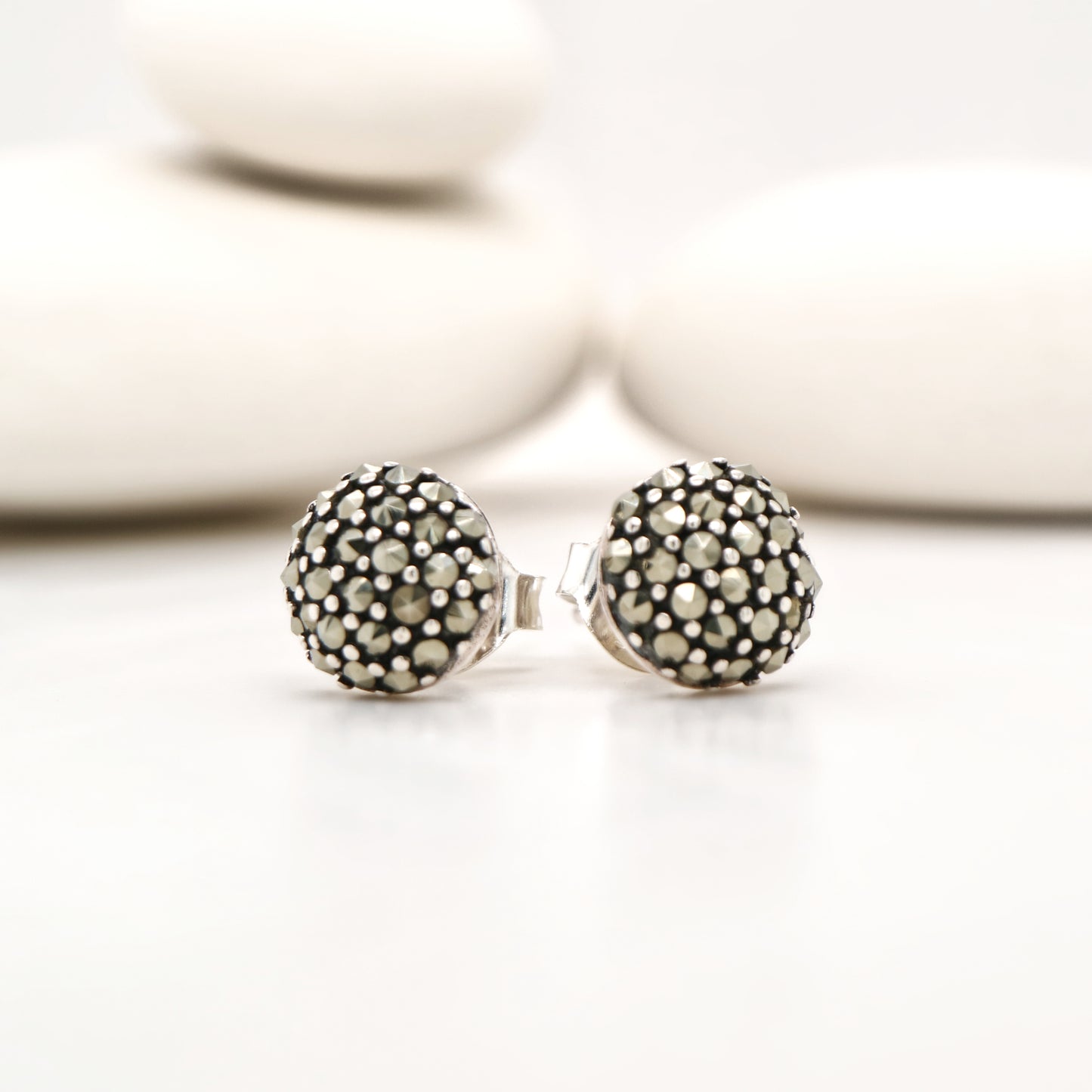 Round stud earrings in marcasite in sterling silver