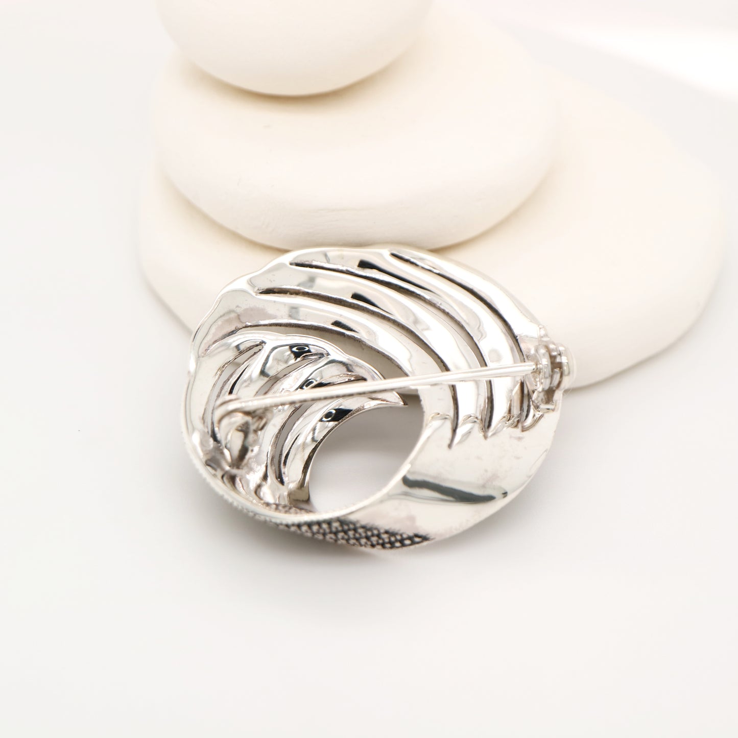 Multiband marcasite brooch in silver
