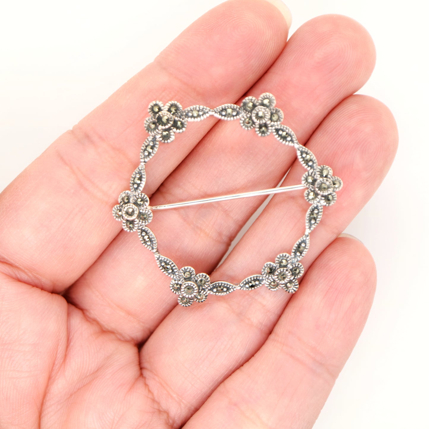 Flower hoop brooch in marcasite and silver
