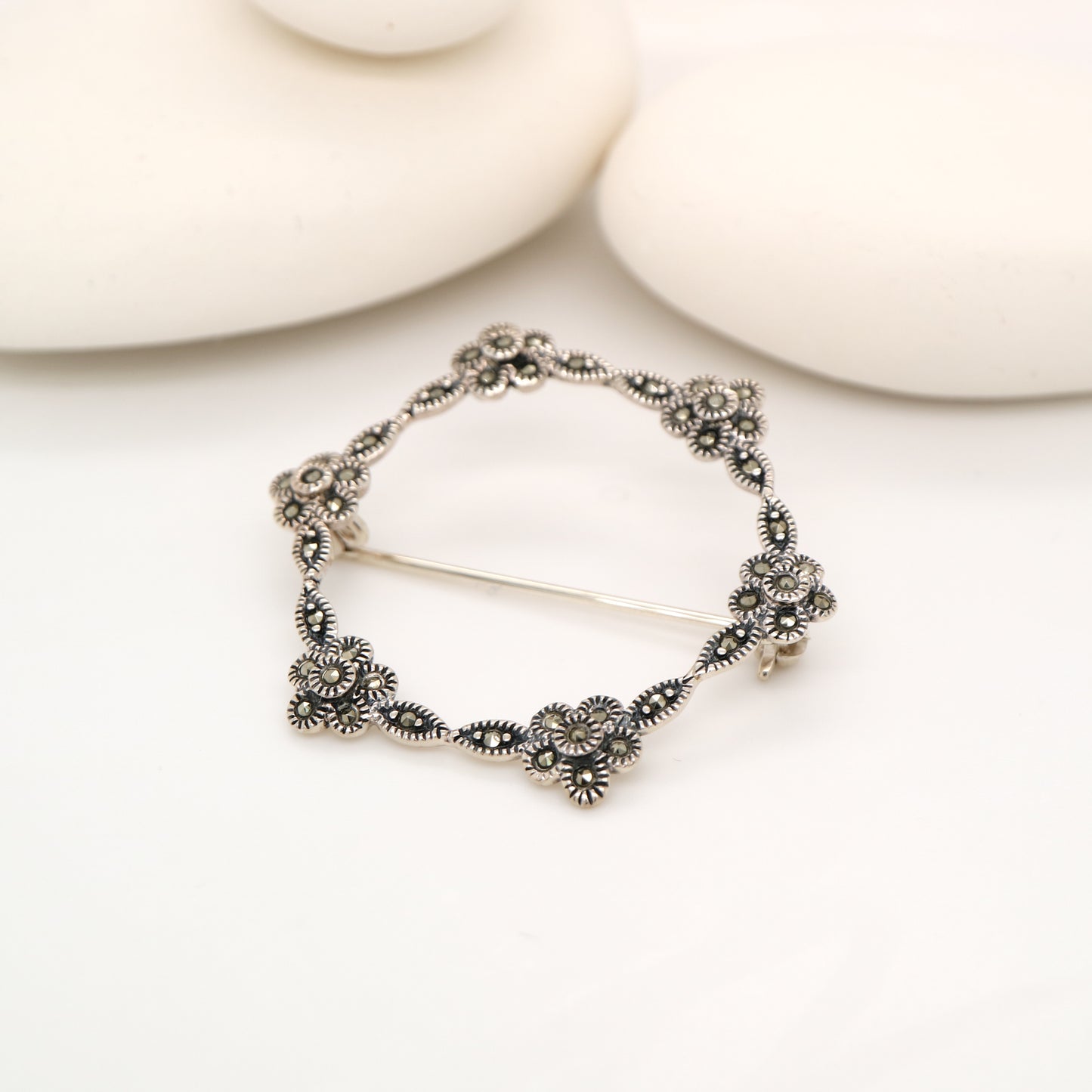 Flower hoop brooch in marcasite and silver