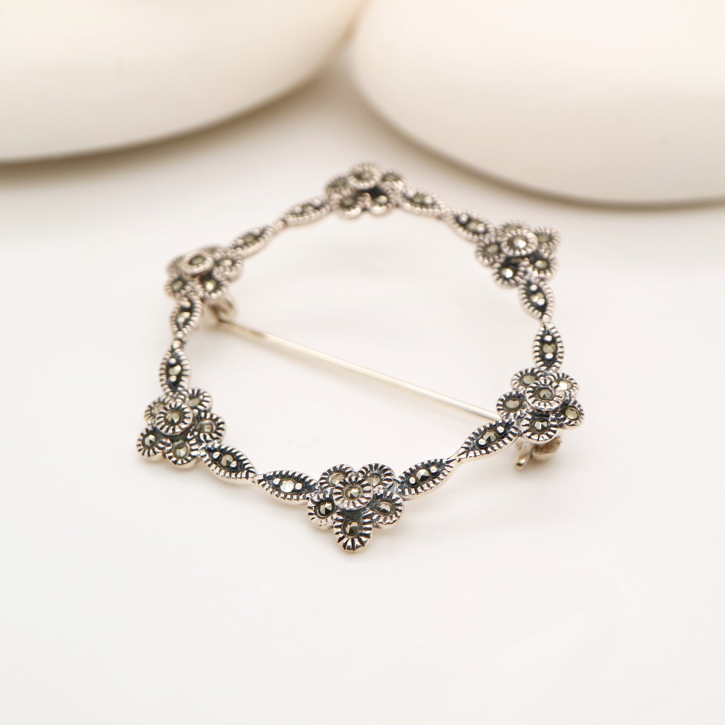 Flower hoop brooch in marcasite and silver