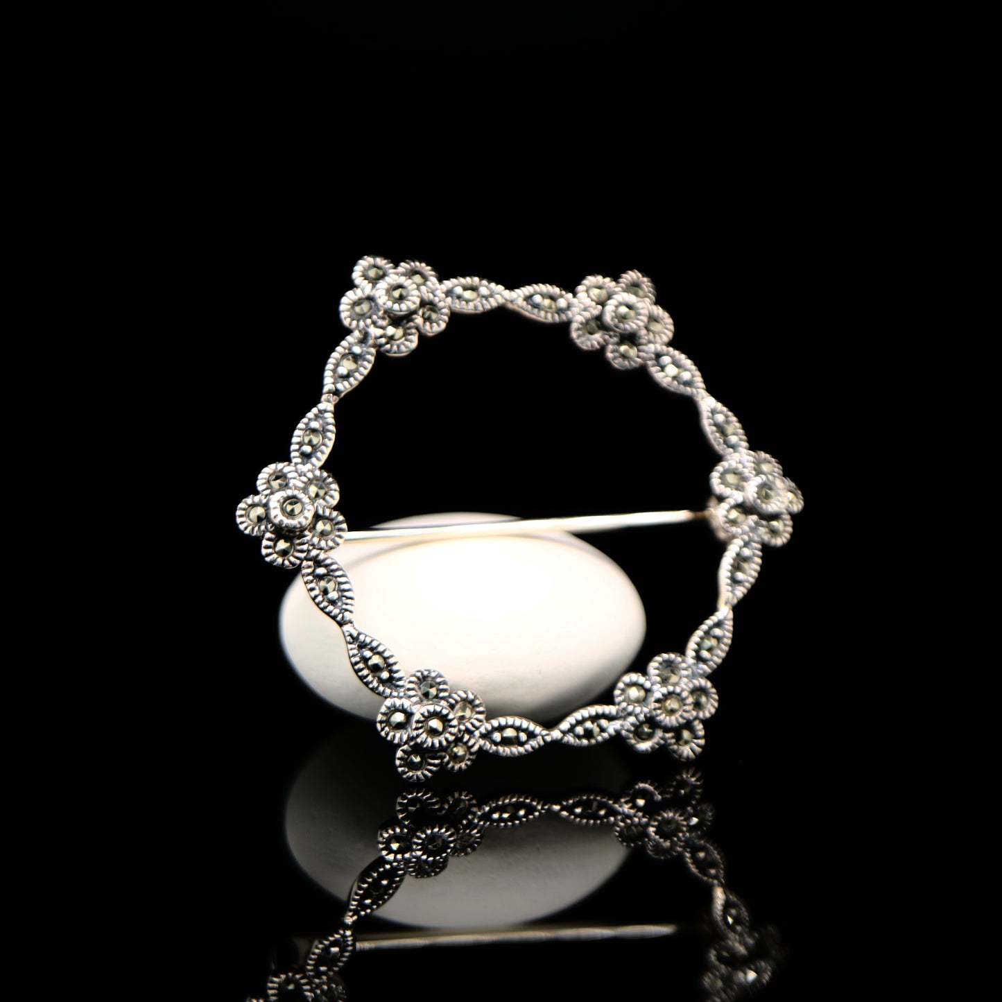 Flower hoop brooch in marcasite and silver