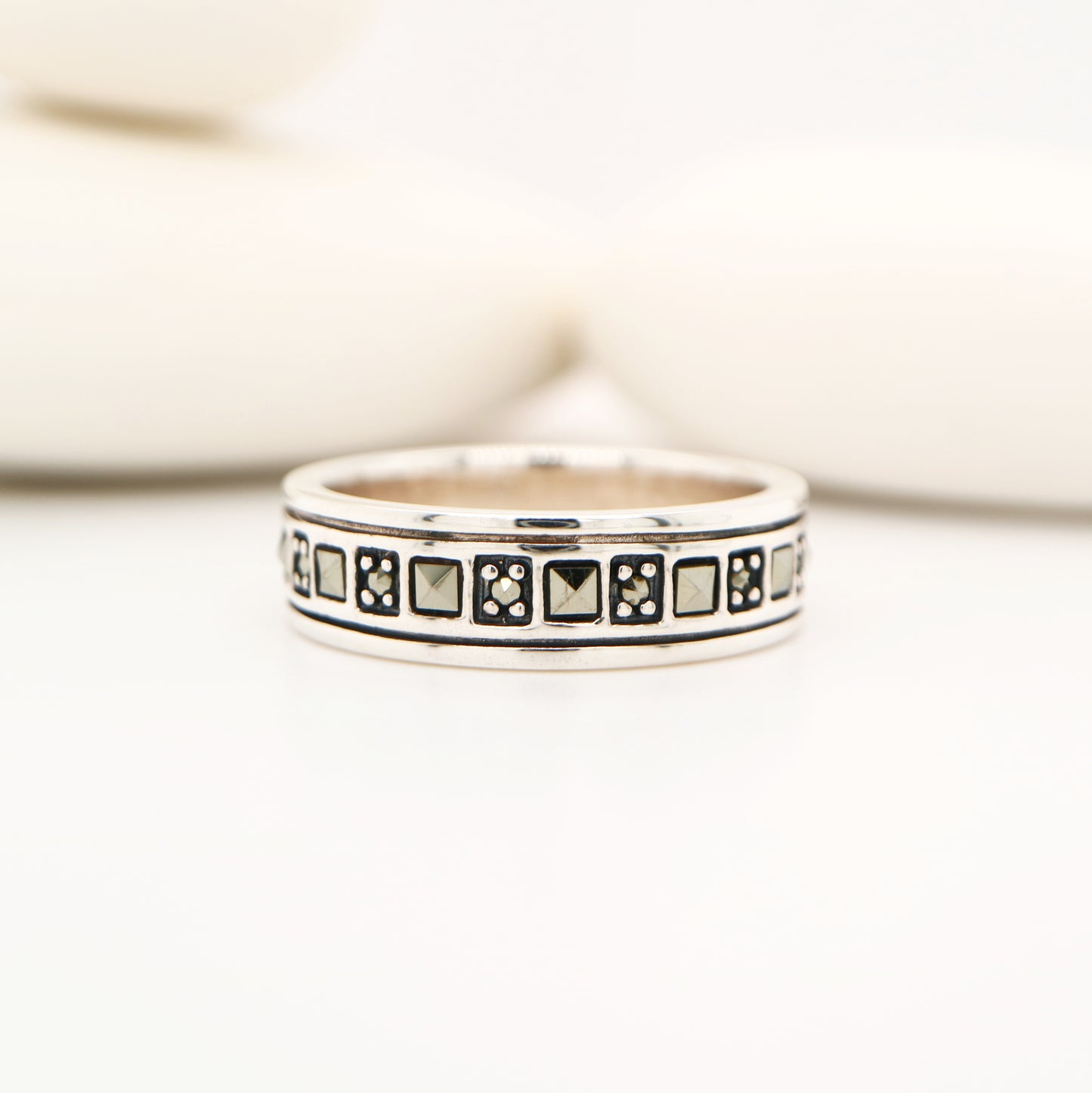 Alternating marcasite band in sterling silver