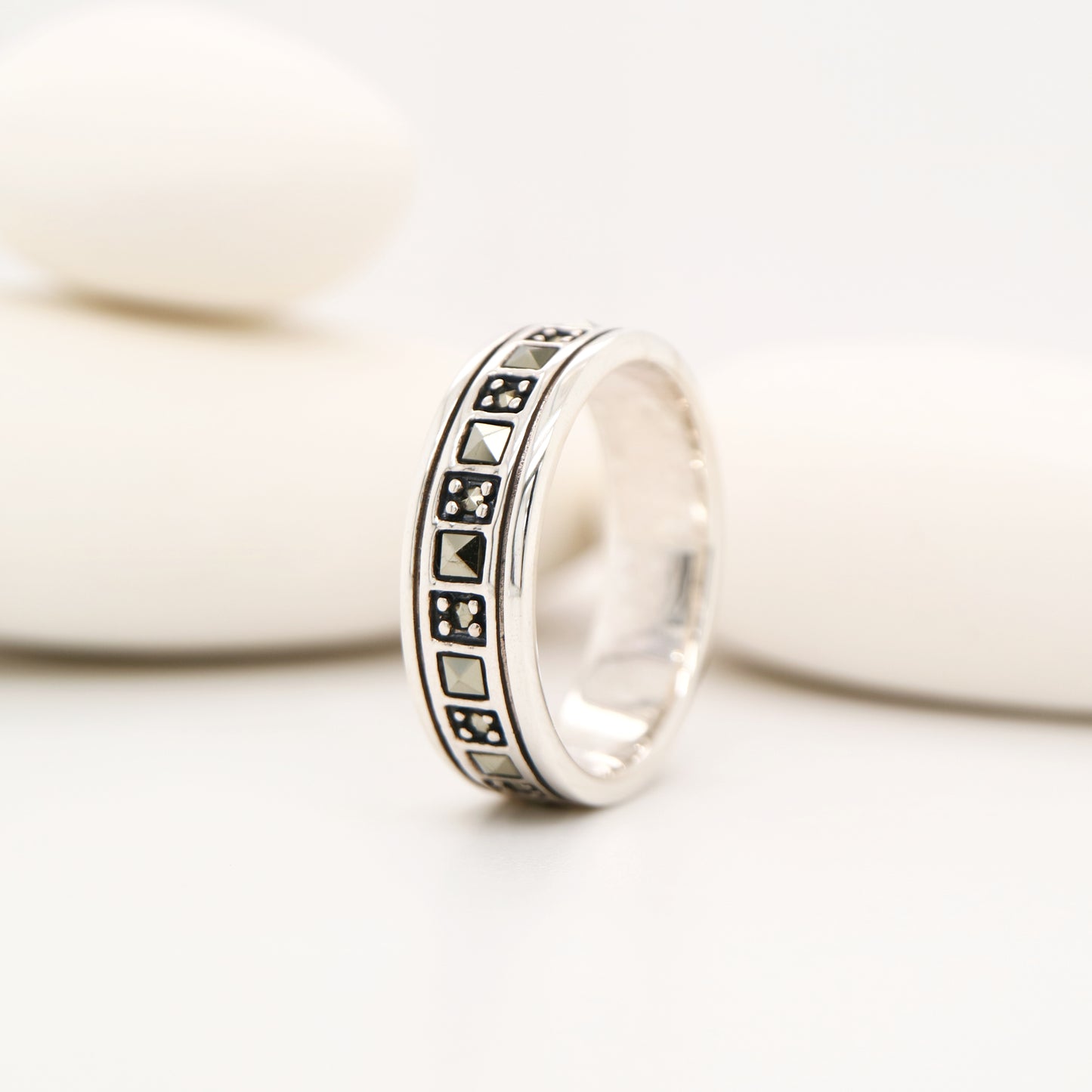 Alternating marcasite band in sterling silver