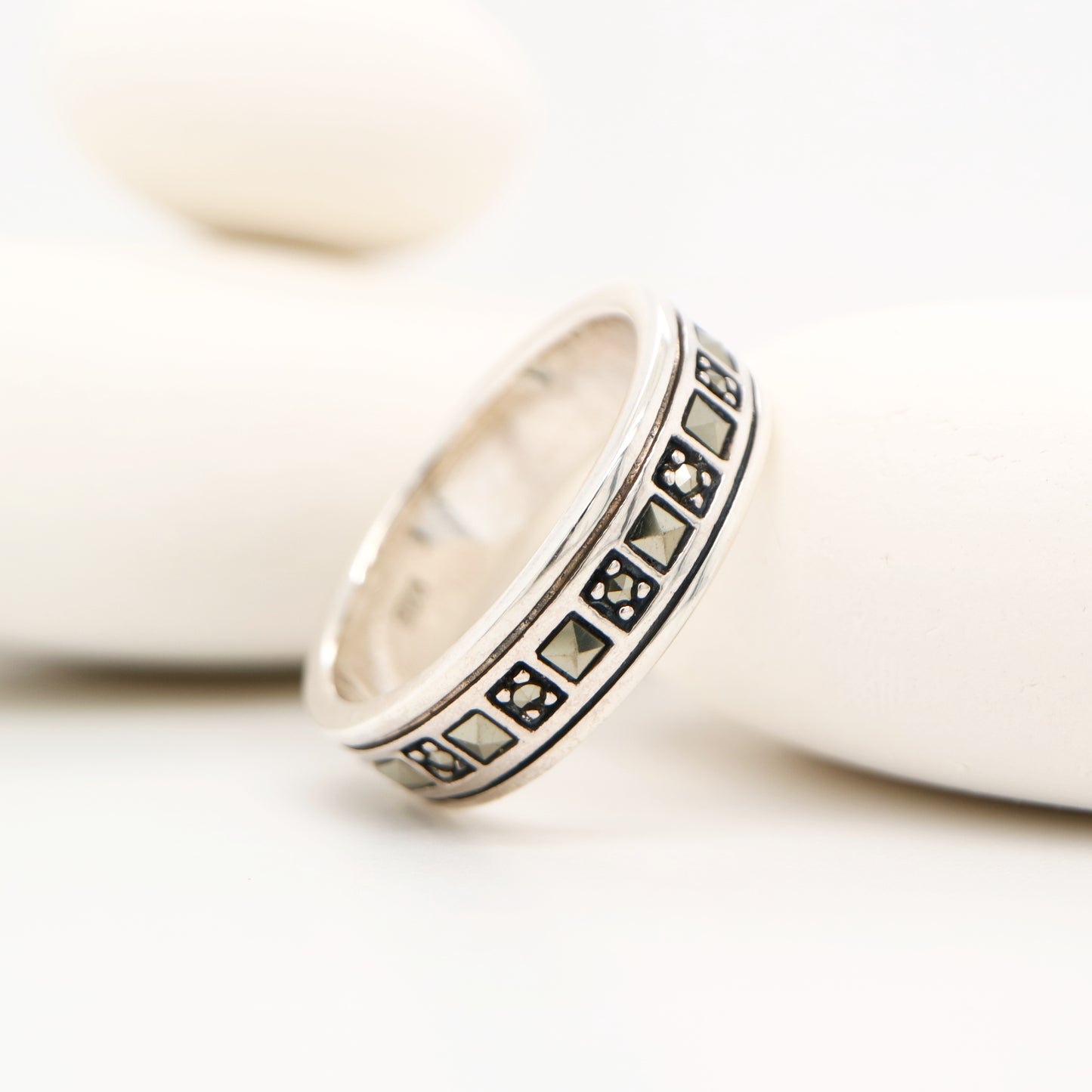 Alternating marcasite band in sterling silver