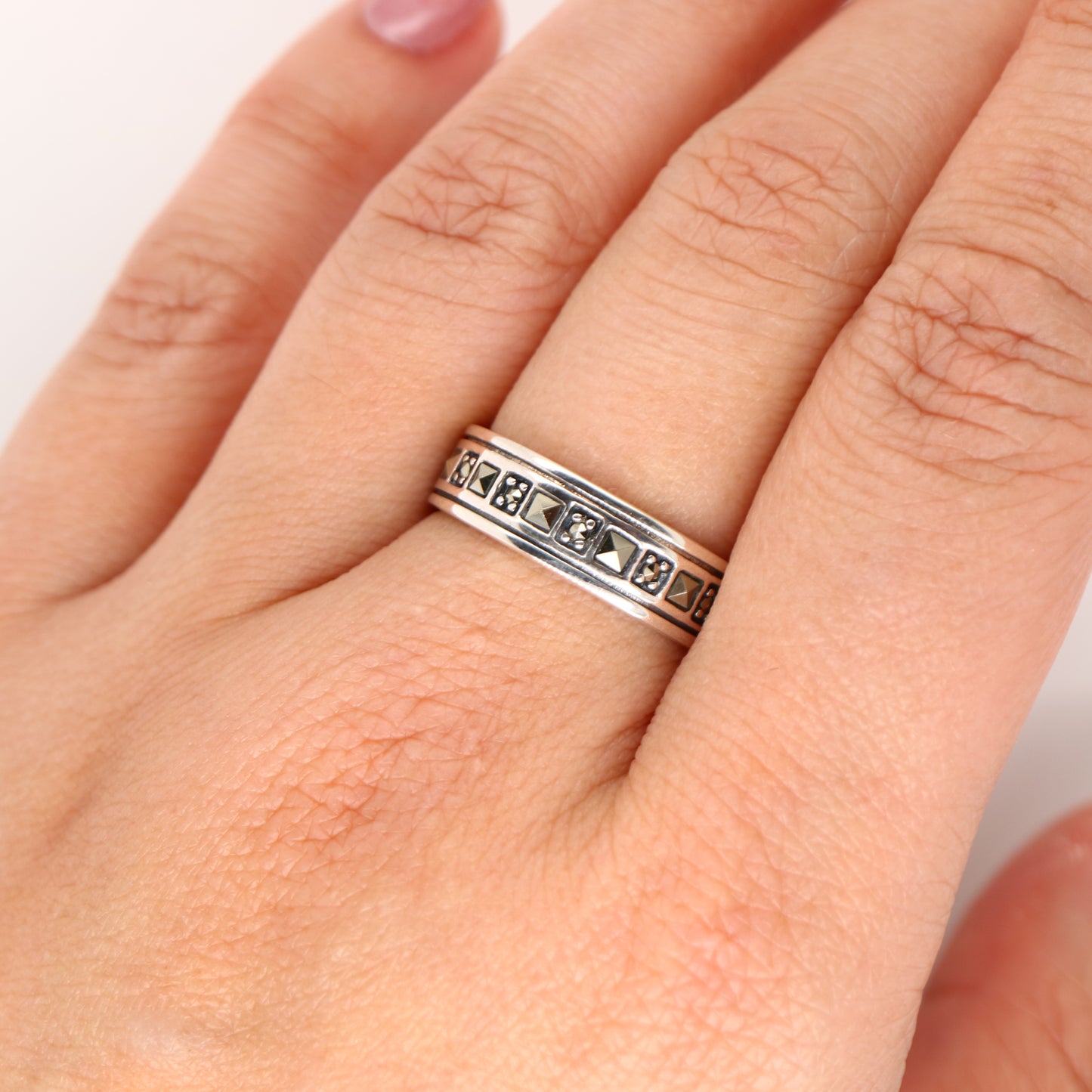 Alternating marcasite band in sterling silver