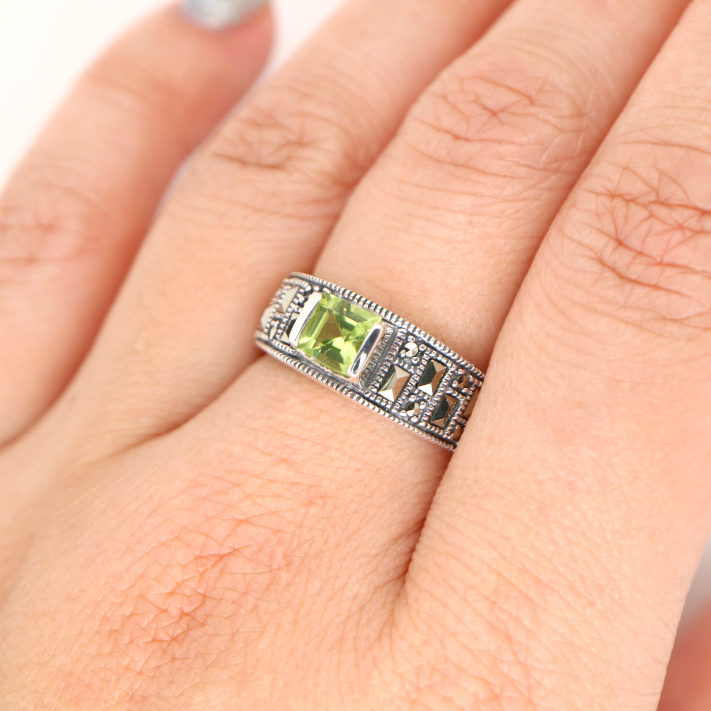 Marcasite band with peridot in sterling silver