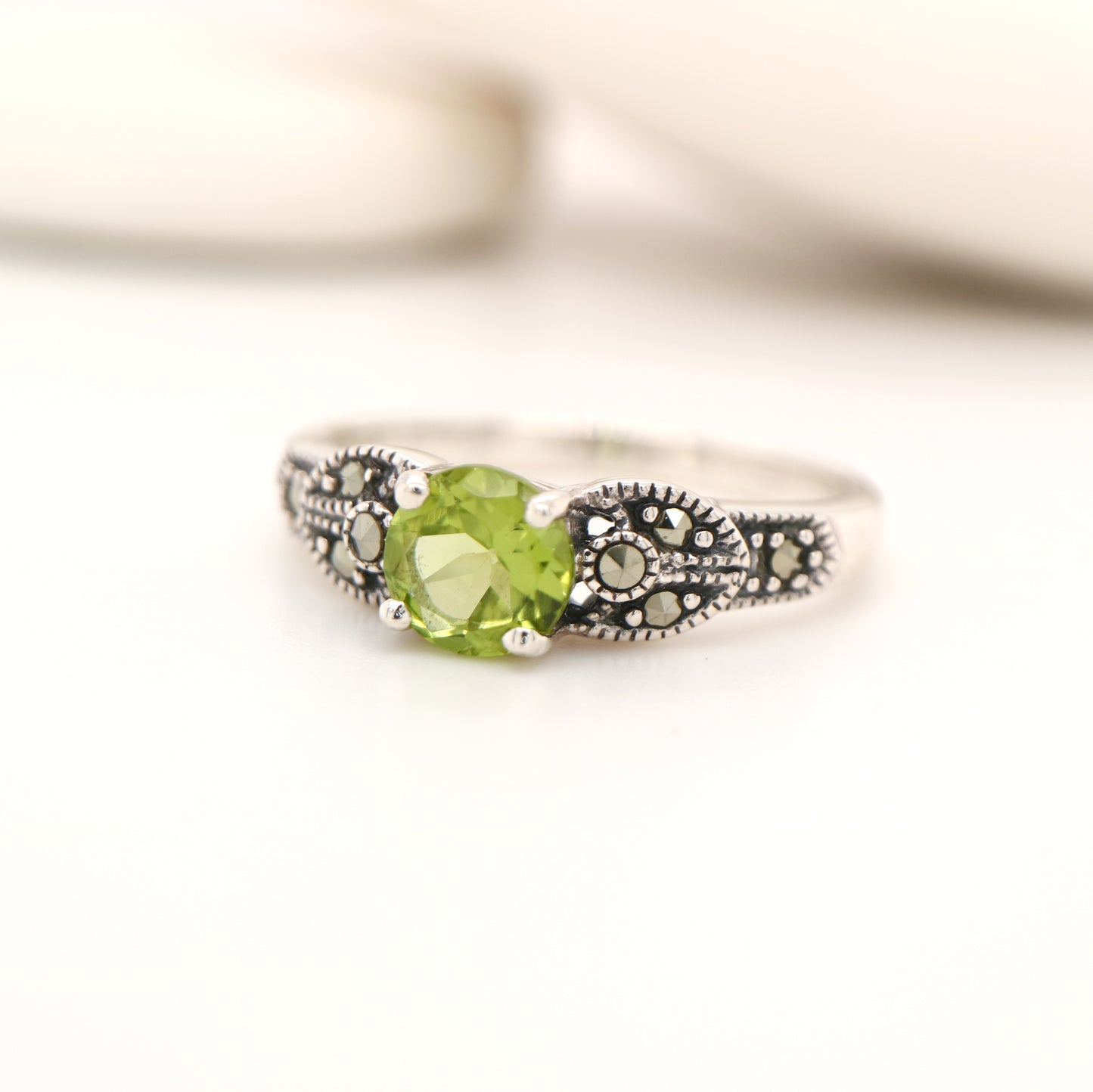 Art deco ring in peridot and marcasite in sterling silver