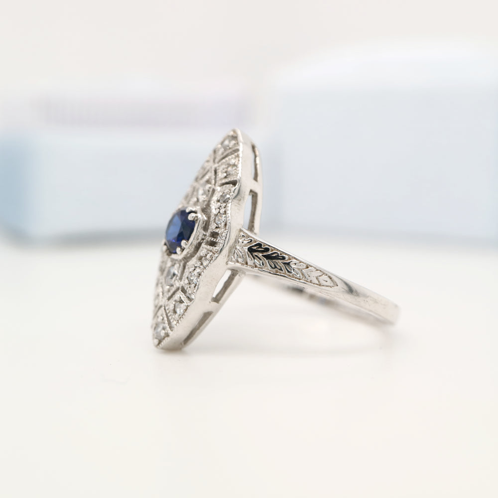 Art deco shield ring in white gold with sapphire and diamond