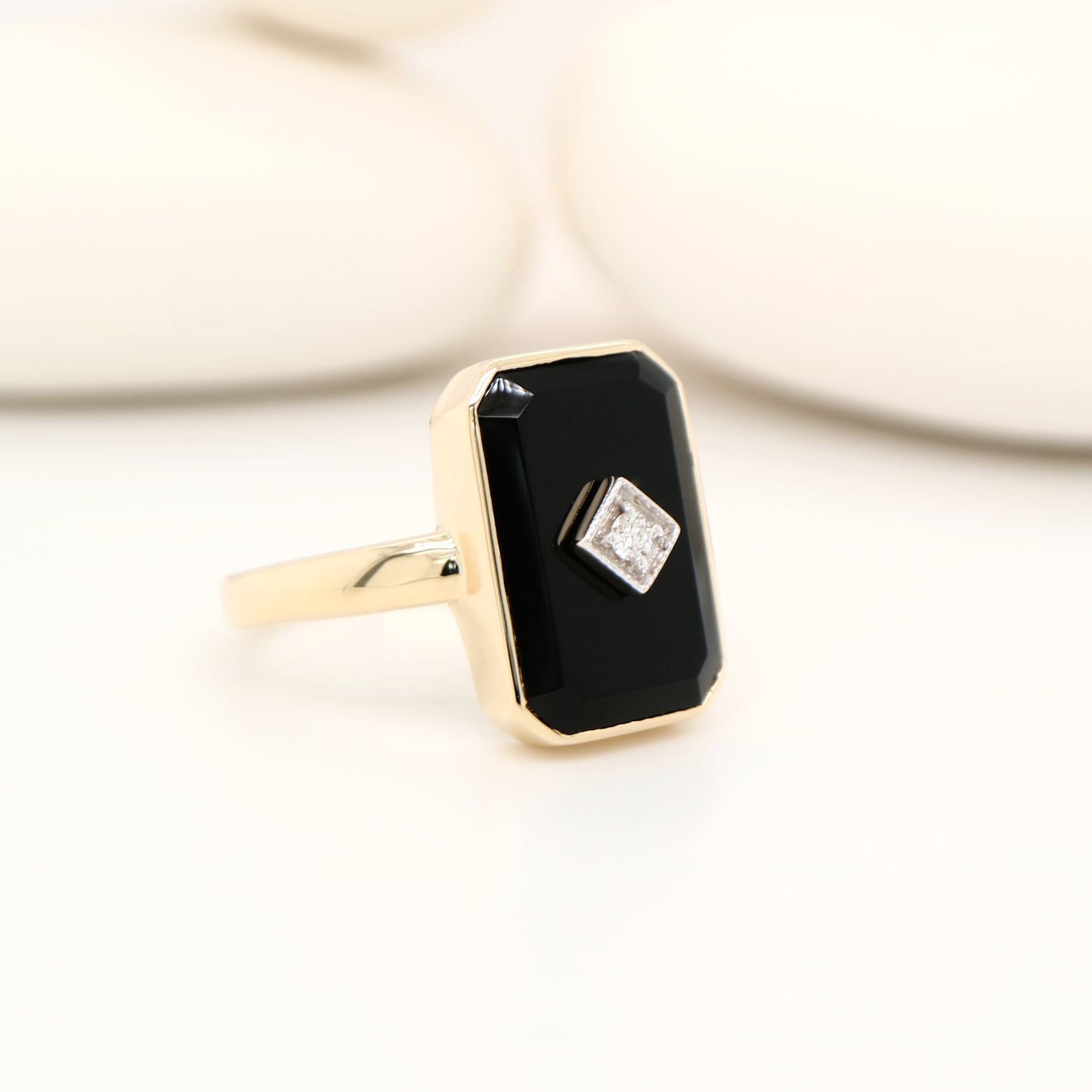 Art deco style ring in solid Yellow gold, onyx and natural diamond (larger version)