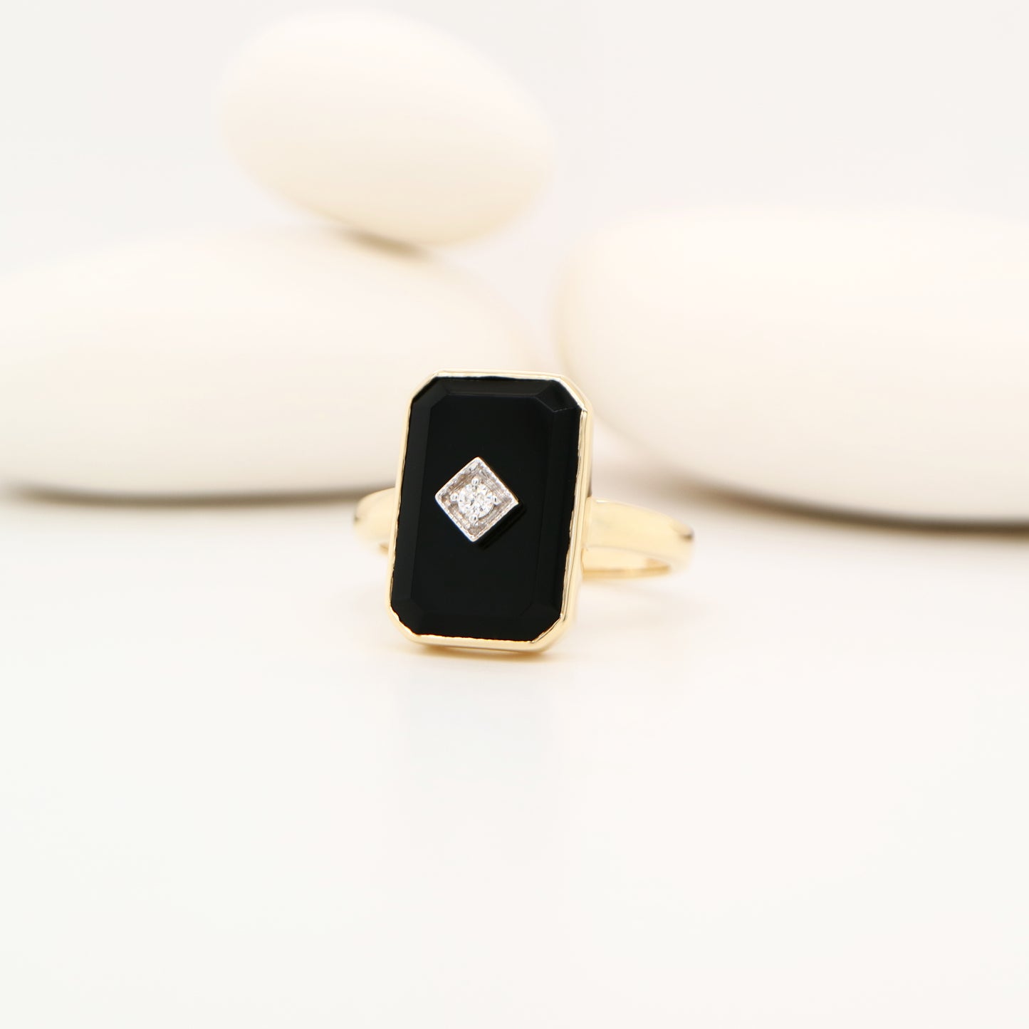 Art deco style ring in solid Yellow gold, onyx and natural diamond (larger version)