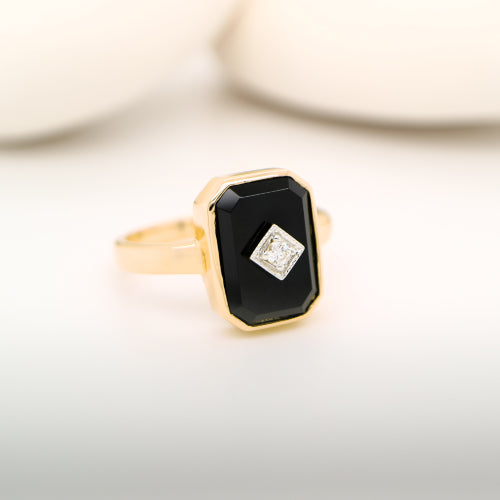 Art deco style ring in solid yellow gold, onyx and natural diamond (smaller face version)