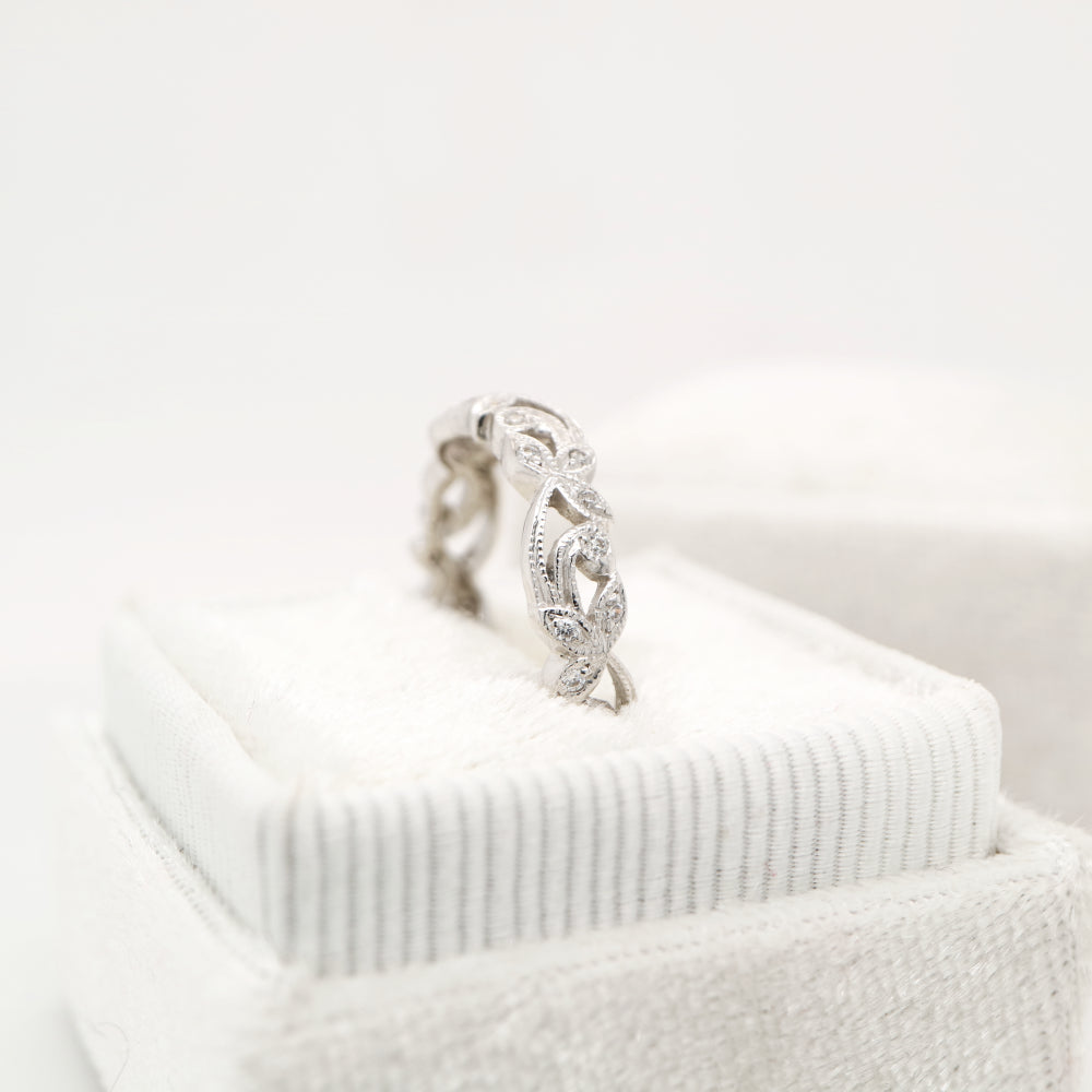 Eternity ring in sterling silver with cz