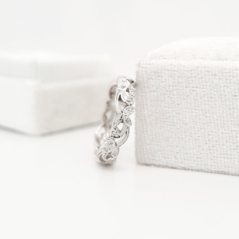 Eternity ring in sterling silver with cz