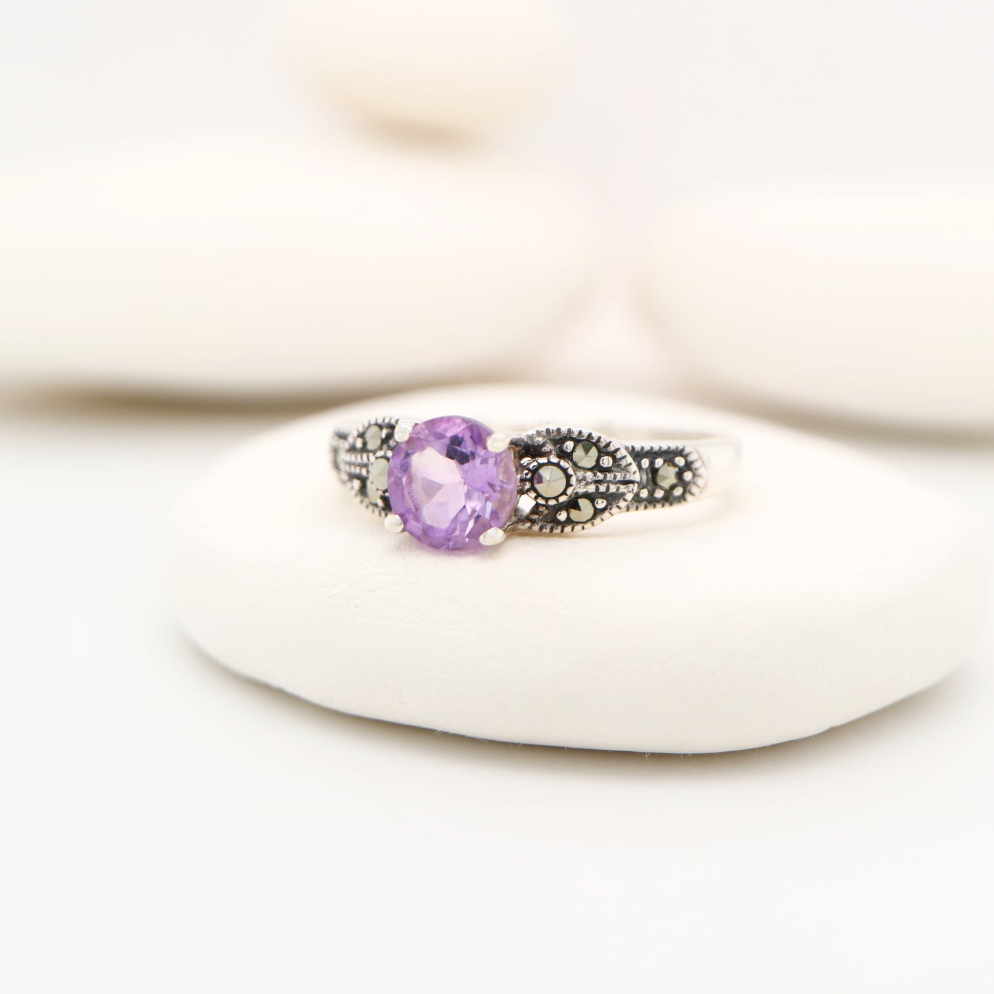 Art deco ring in amethyst and marcasite in sterling silver