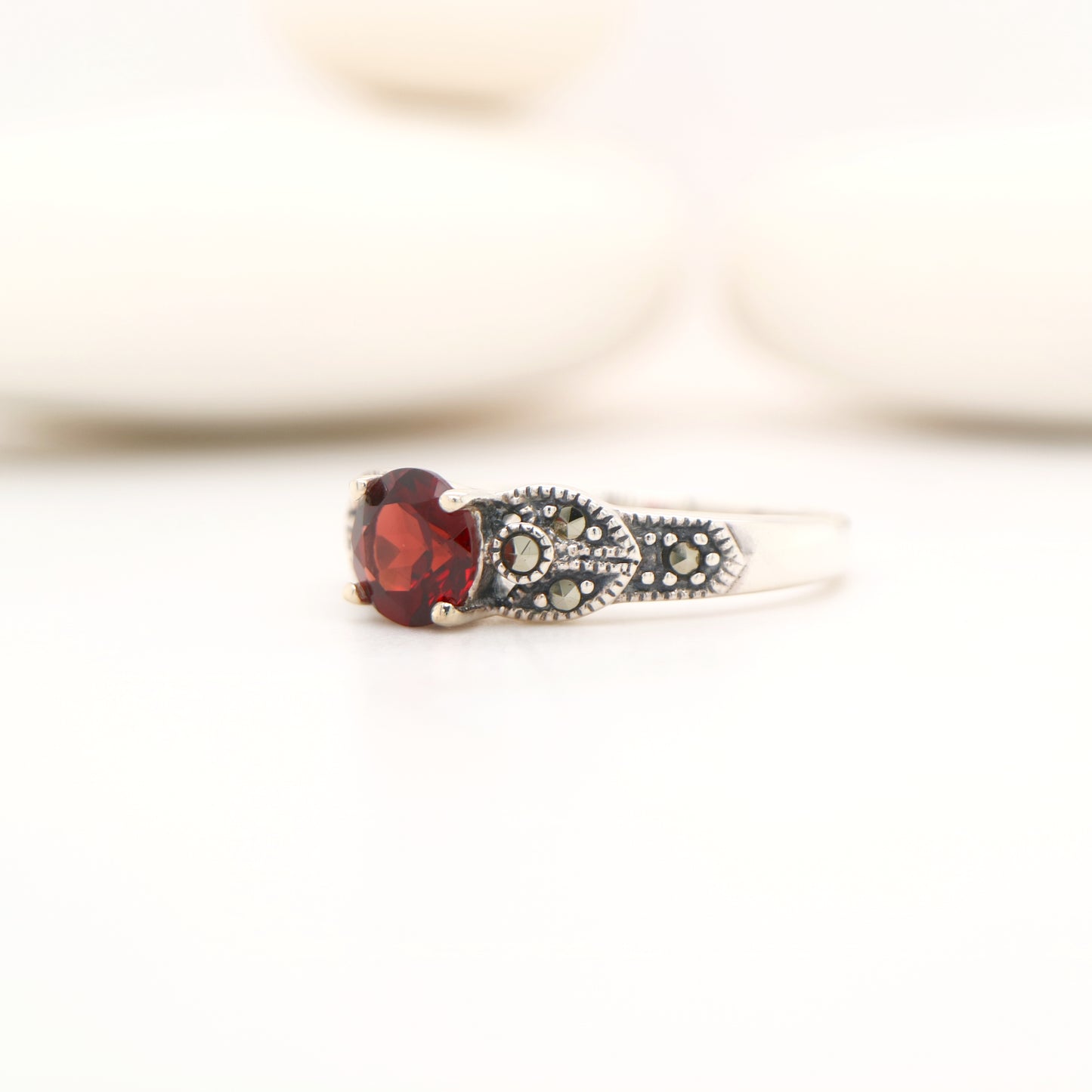 Art deco ring in garnet and marcasite in sterling silver