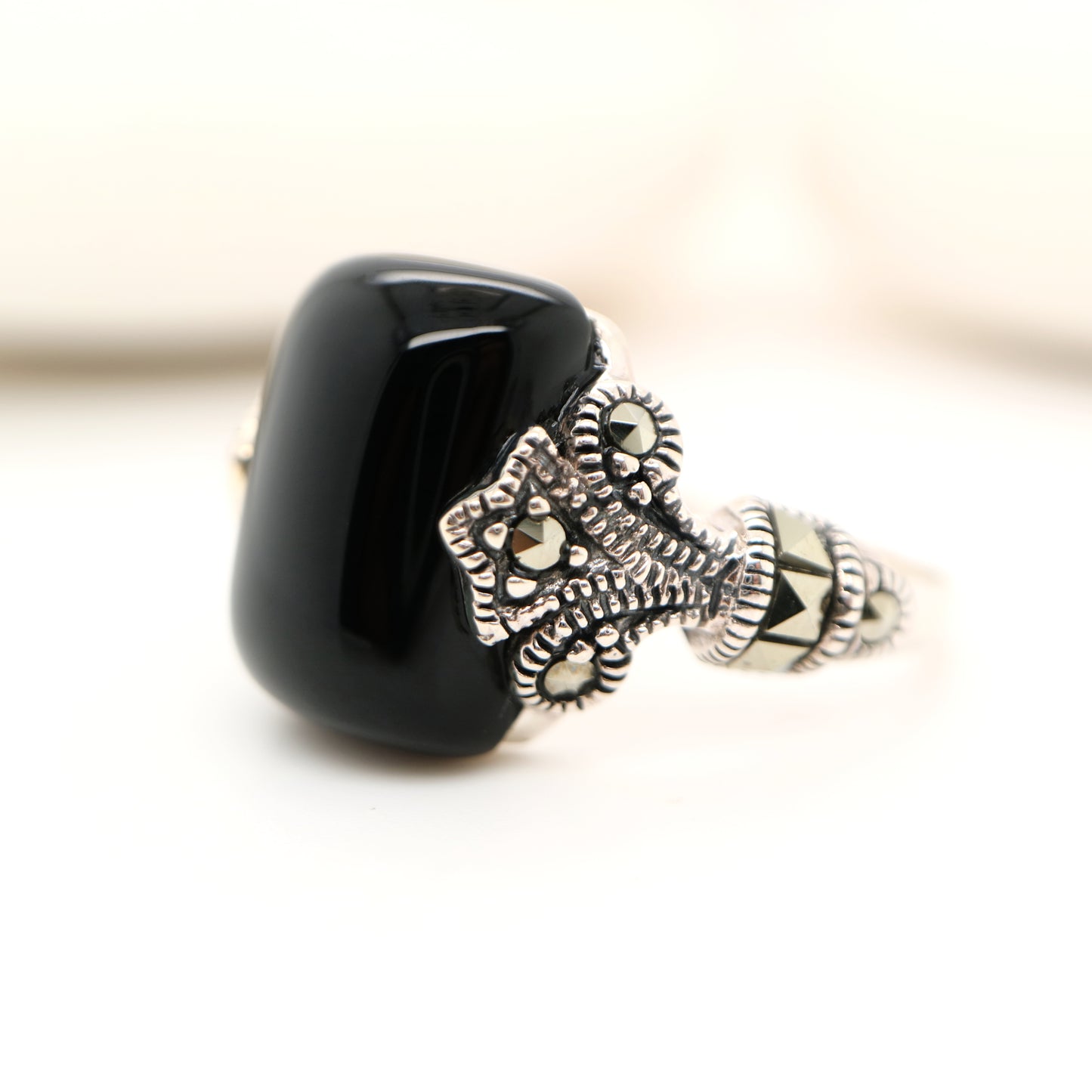 Art deco ring in black onyx, marcasite and sterling silver
