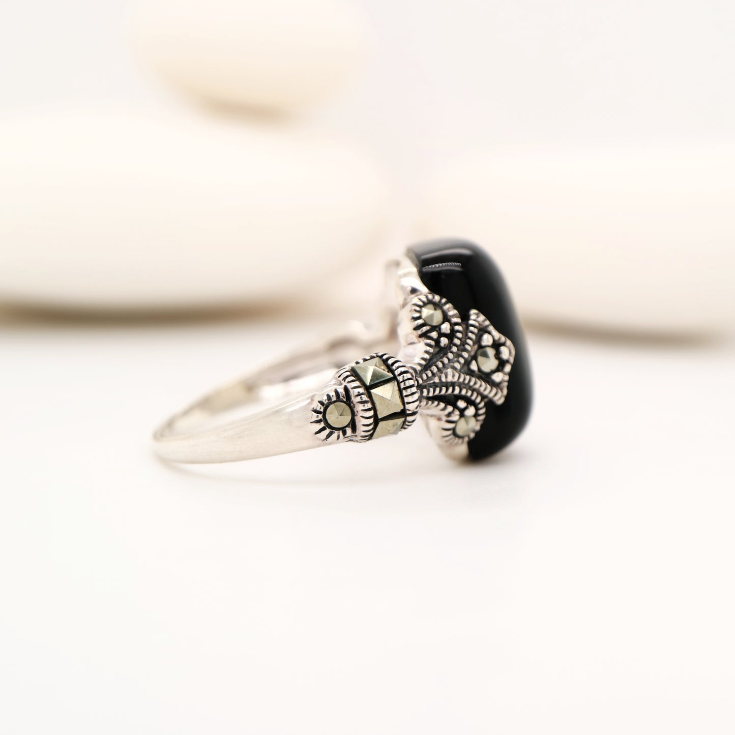 Art deco ring in black onyx, marcasite and sterling silver