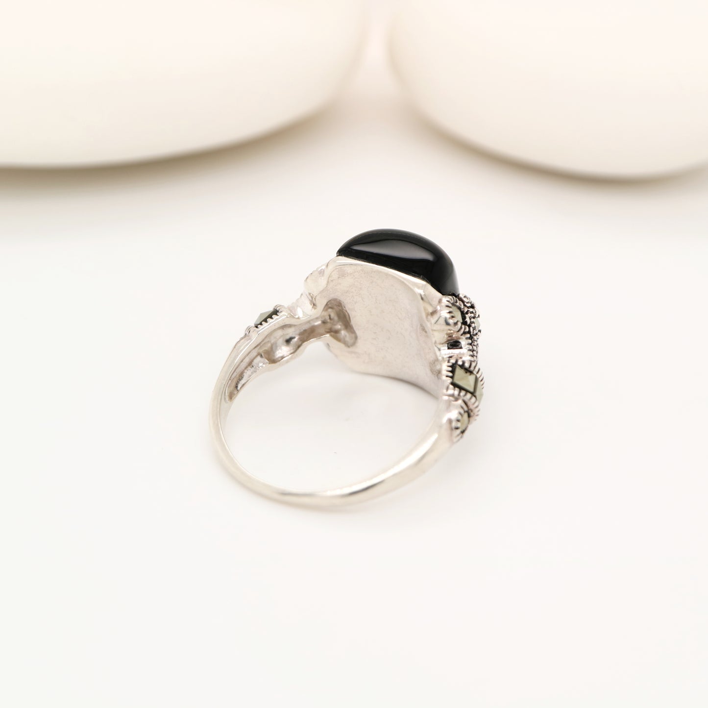 Art deco ring in black onyx, marcasite and sterling silver