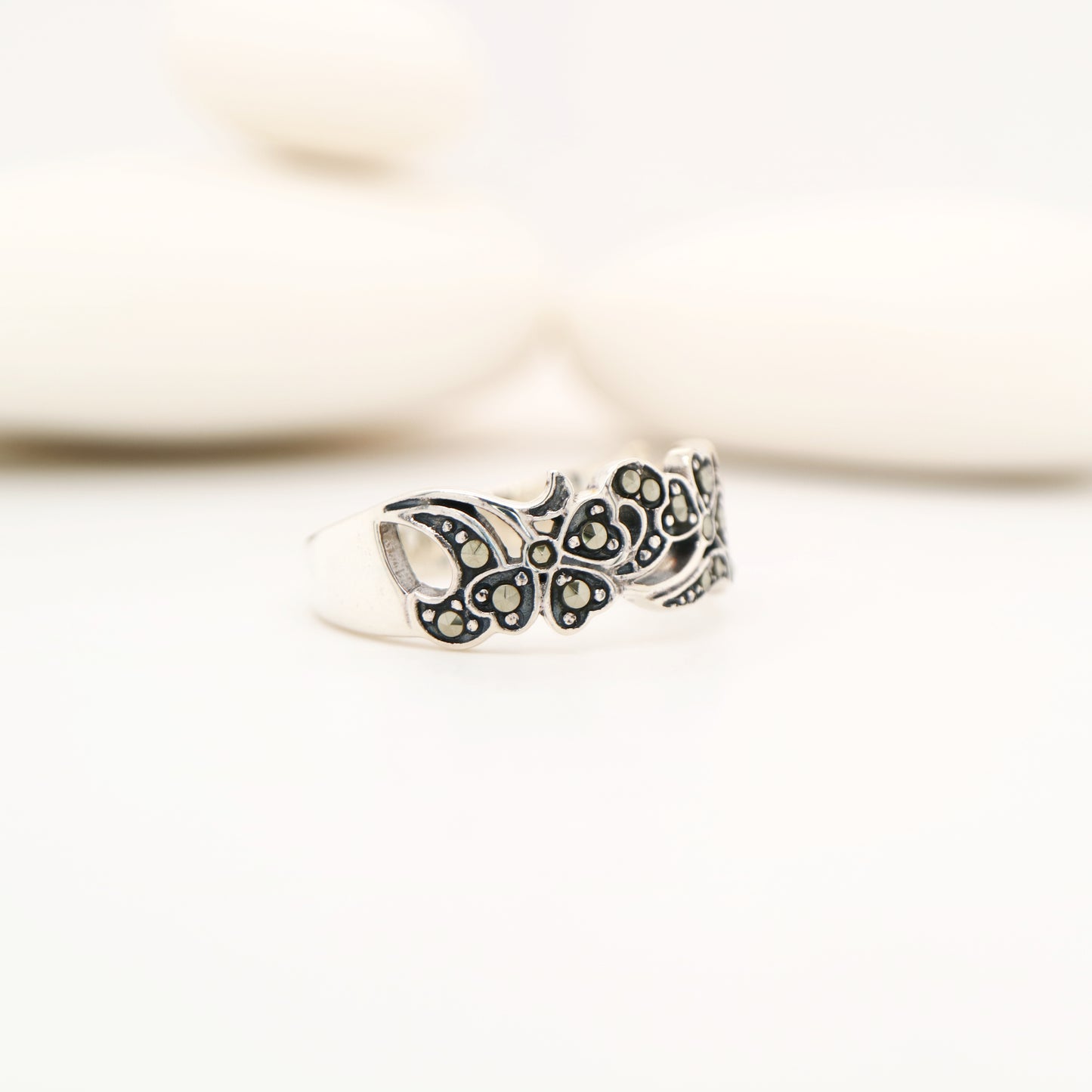 Clover patterned marcasite ring in sterling silver