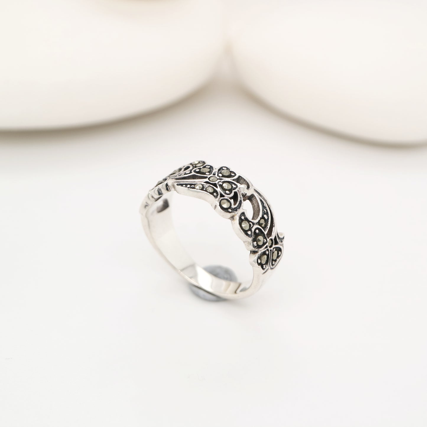 Clover patterned marcasite ring in sterling silver