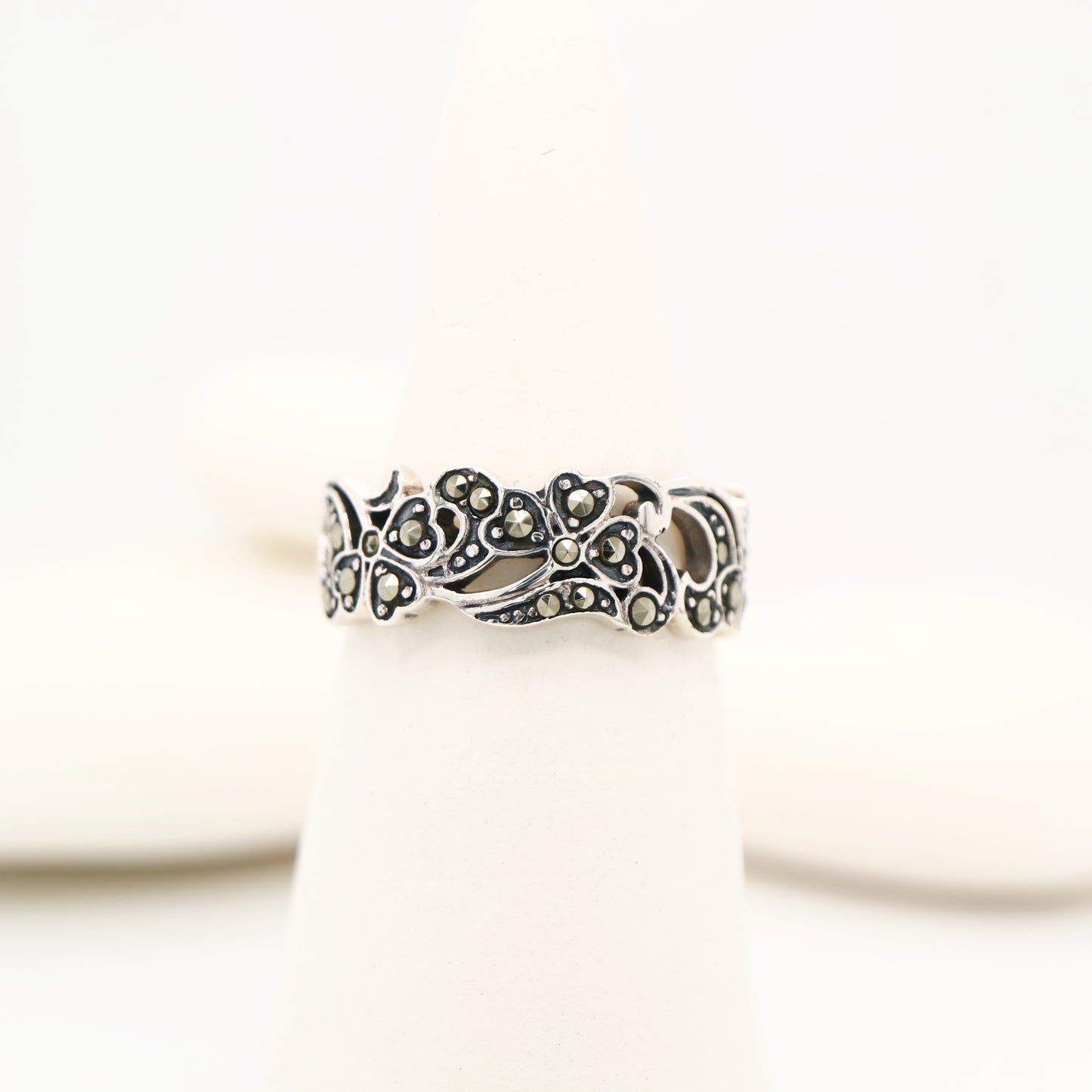 Clover patterned marcasite ring in sterling silver