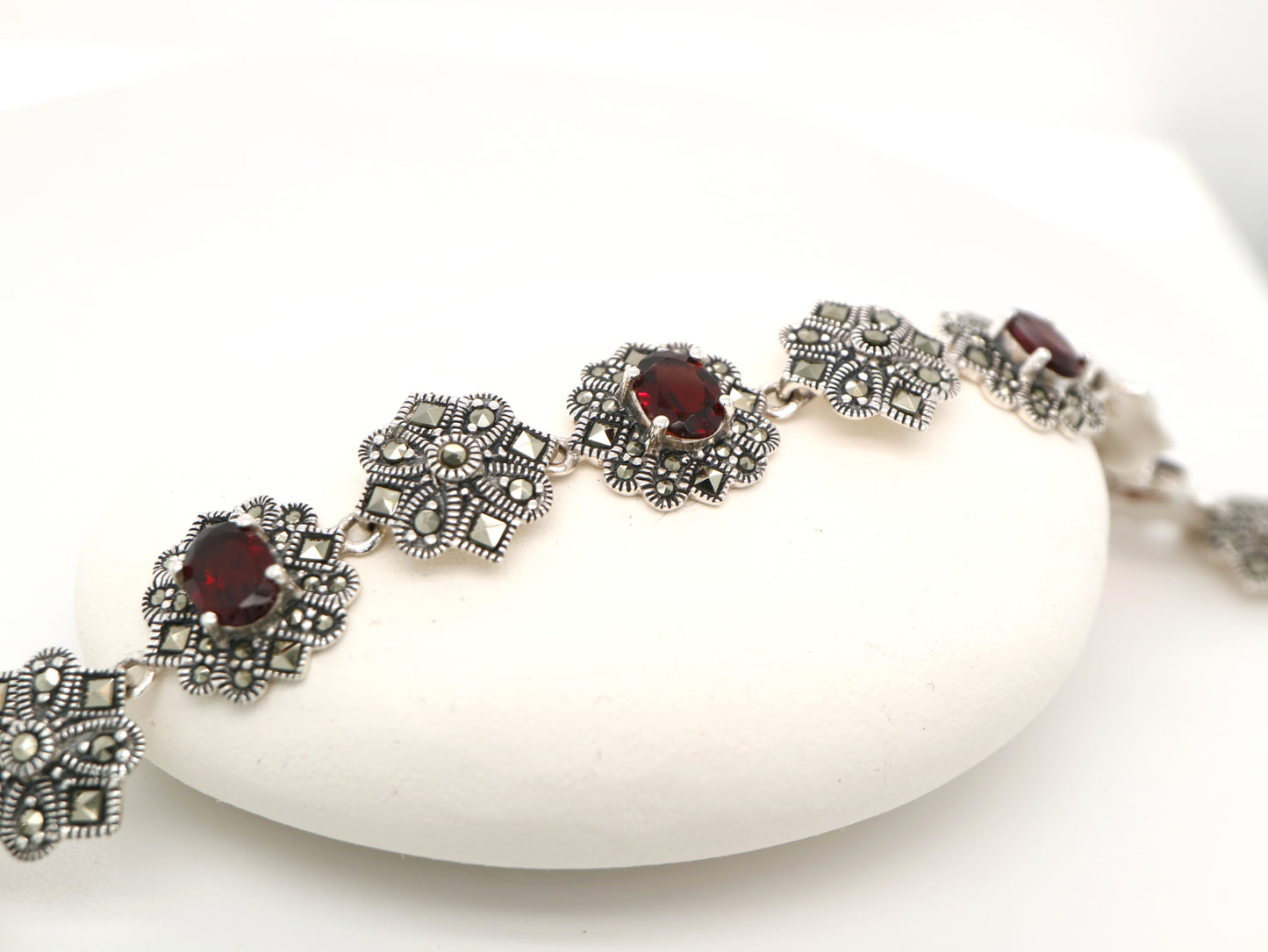 Art deco bracelet with garnet and marcasite in sterling silver