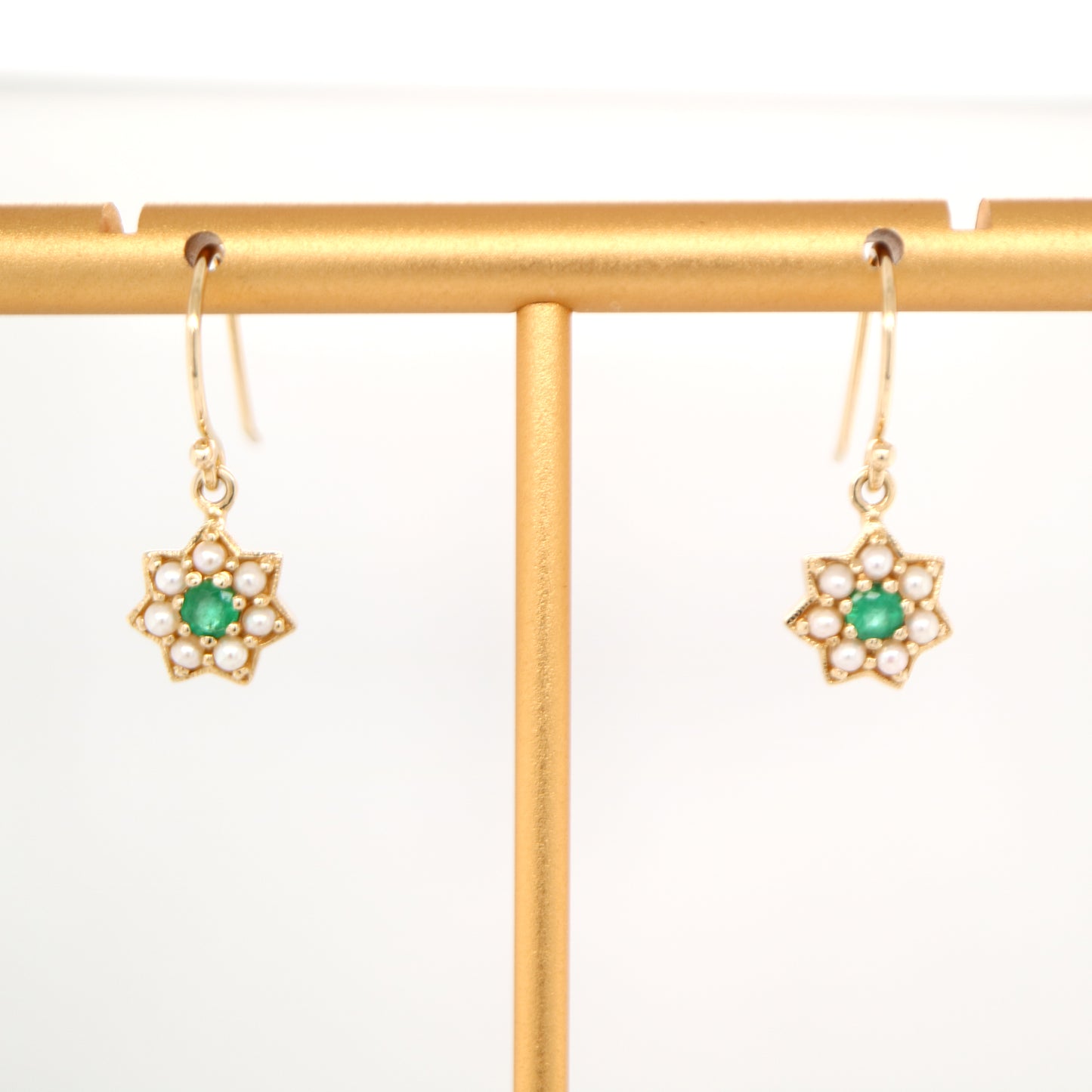 Star earring with Emerald and Pearl in 9k Yellow gold
