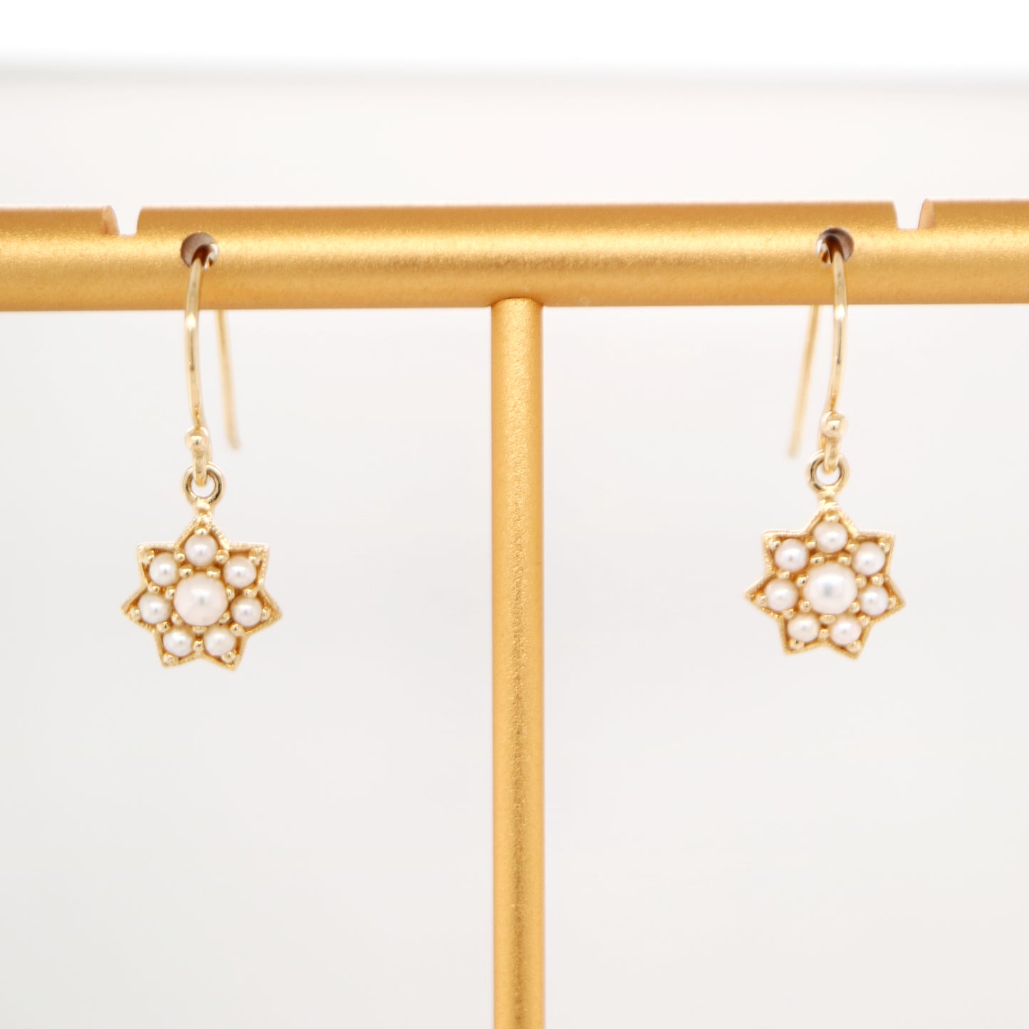 Star earring with Pearls in 9k Yellow gold