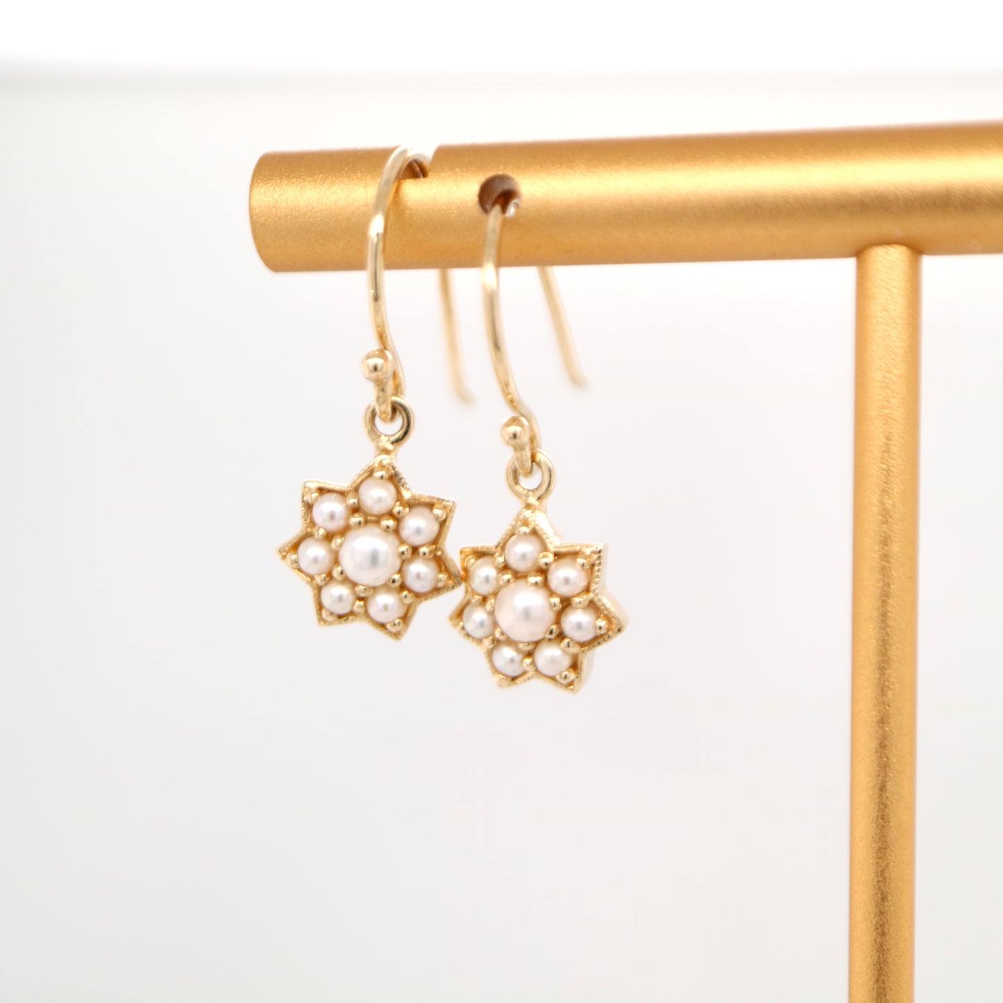 Star earring with Pearls in 9k Yellow gold