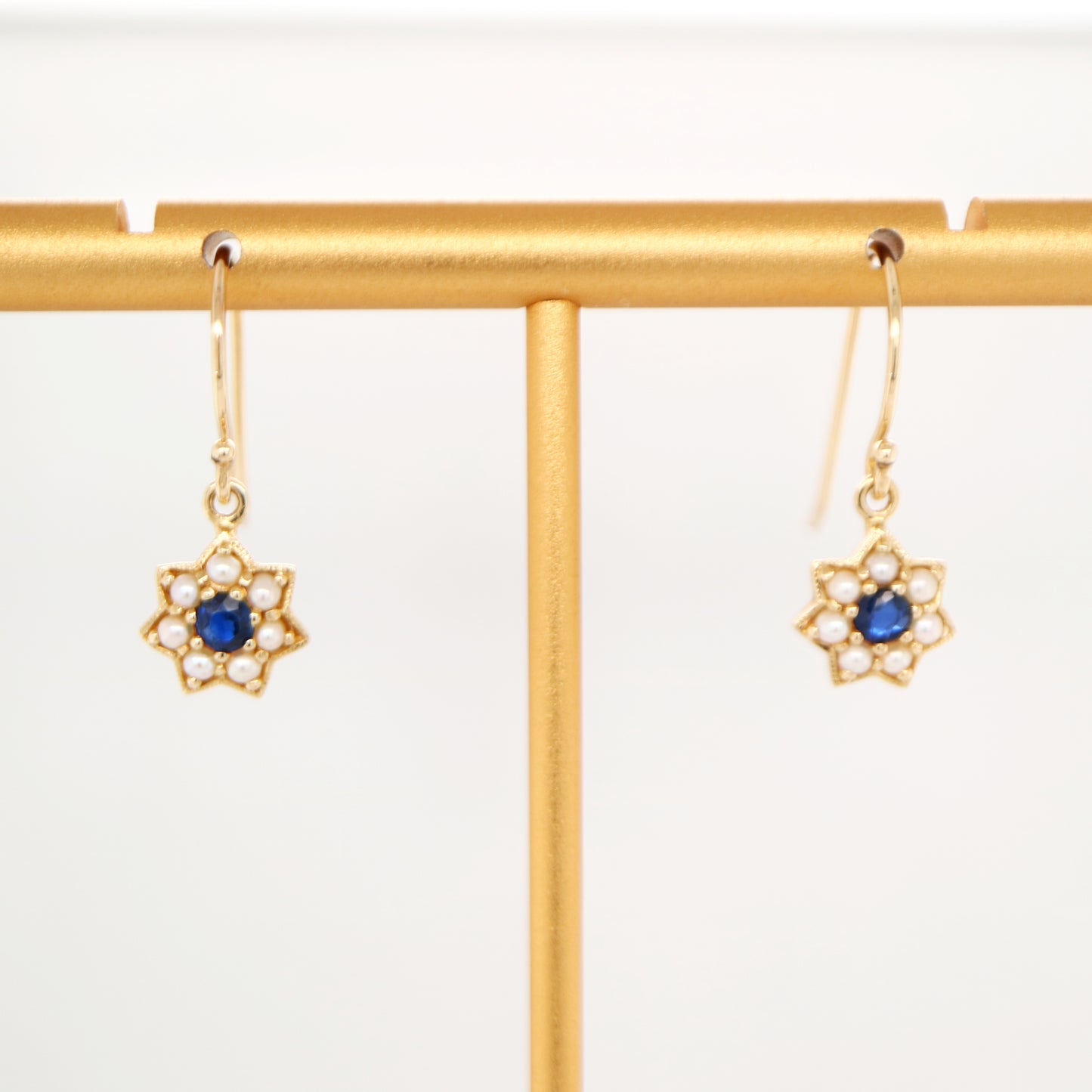 Star earring with Sapphire and Pearl in 9k Yellow gold