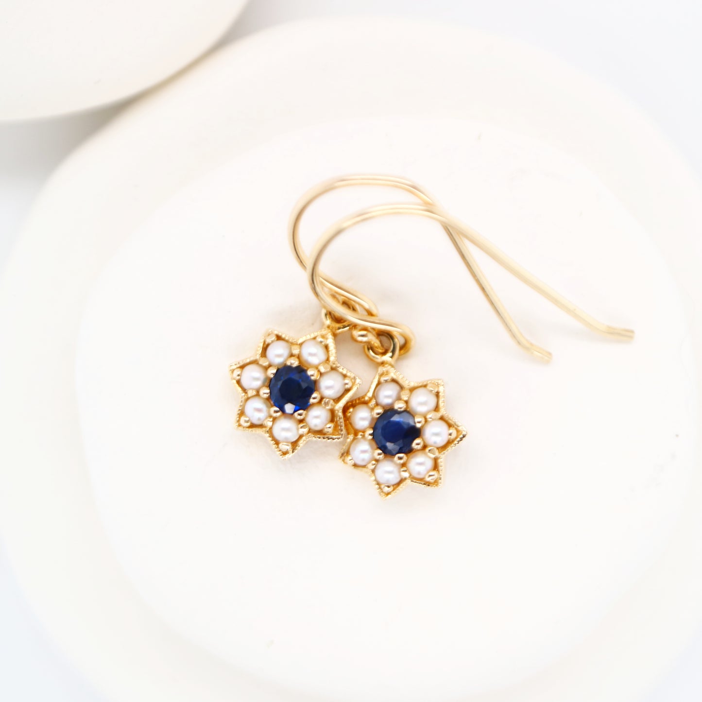 Star earring with Sapphire and Pearl in 9k Yellow gold