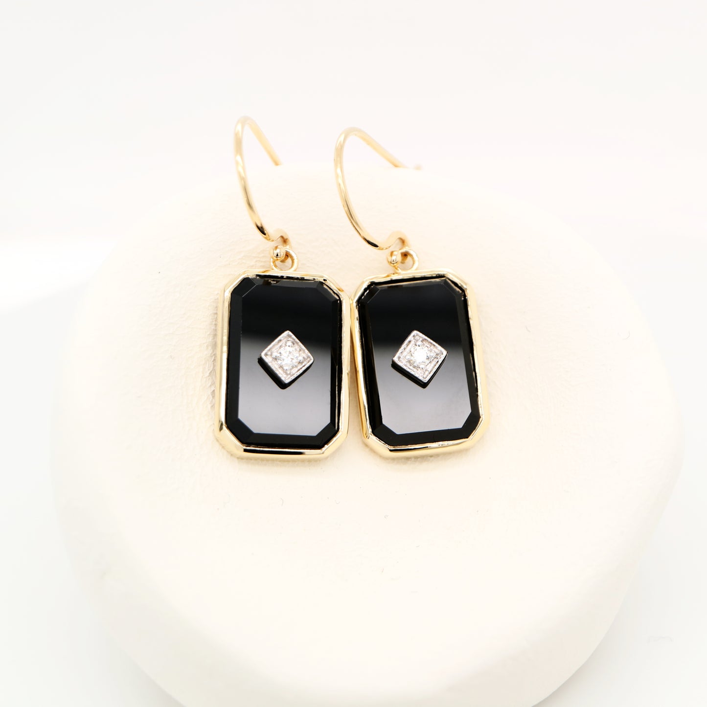 Square onyx with diamond earrings in 9k yellow gold
