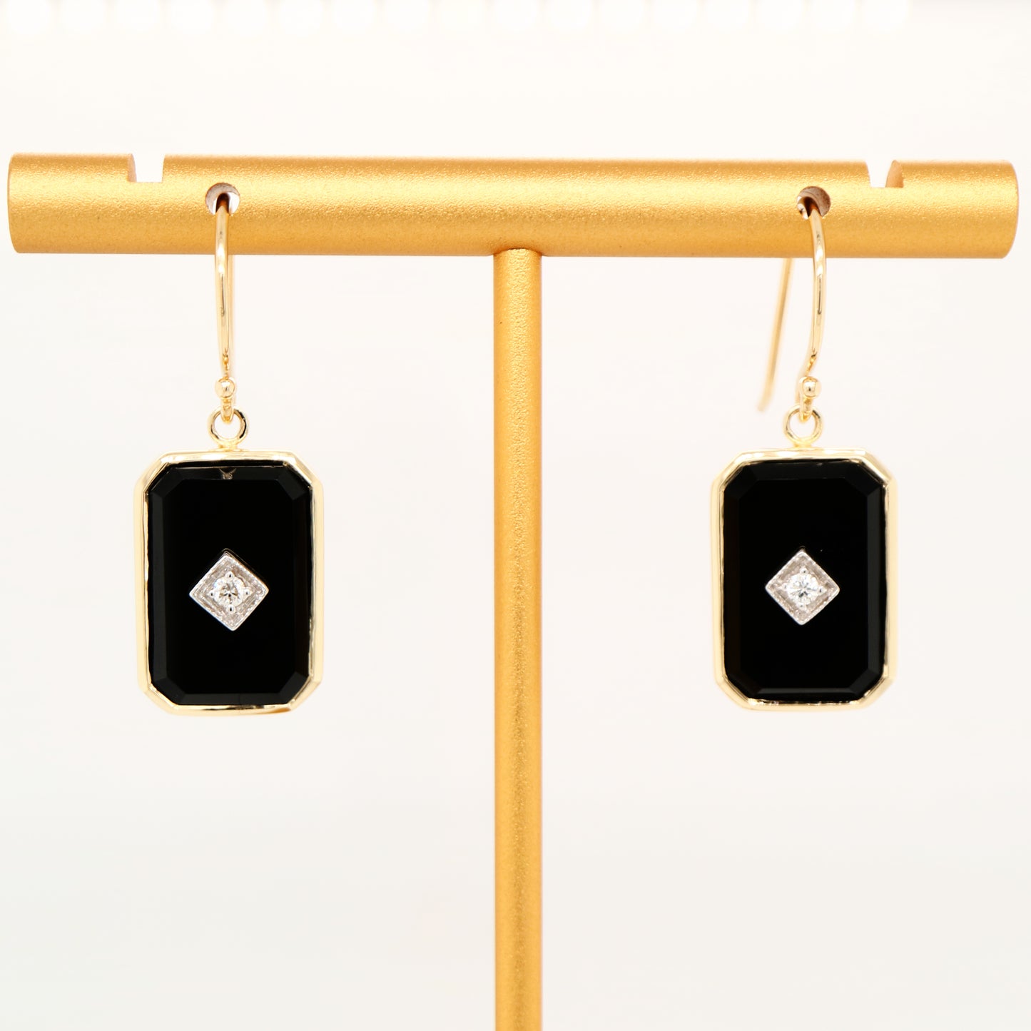 Square onyx with diamond earrings in 9k yellow gold