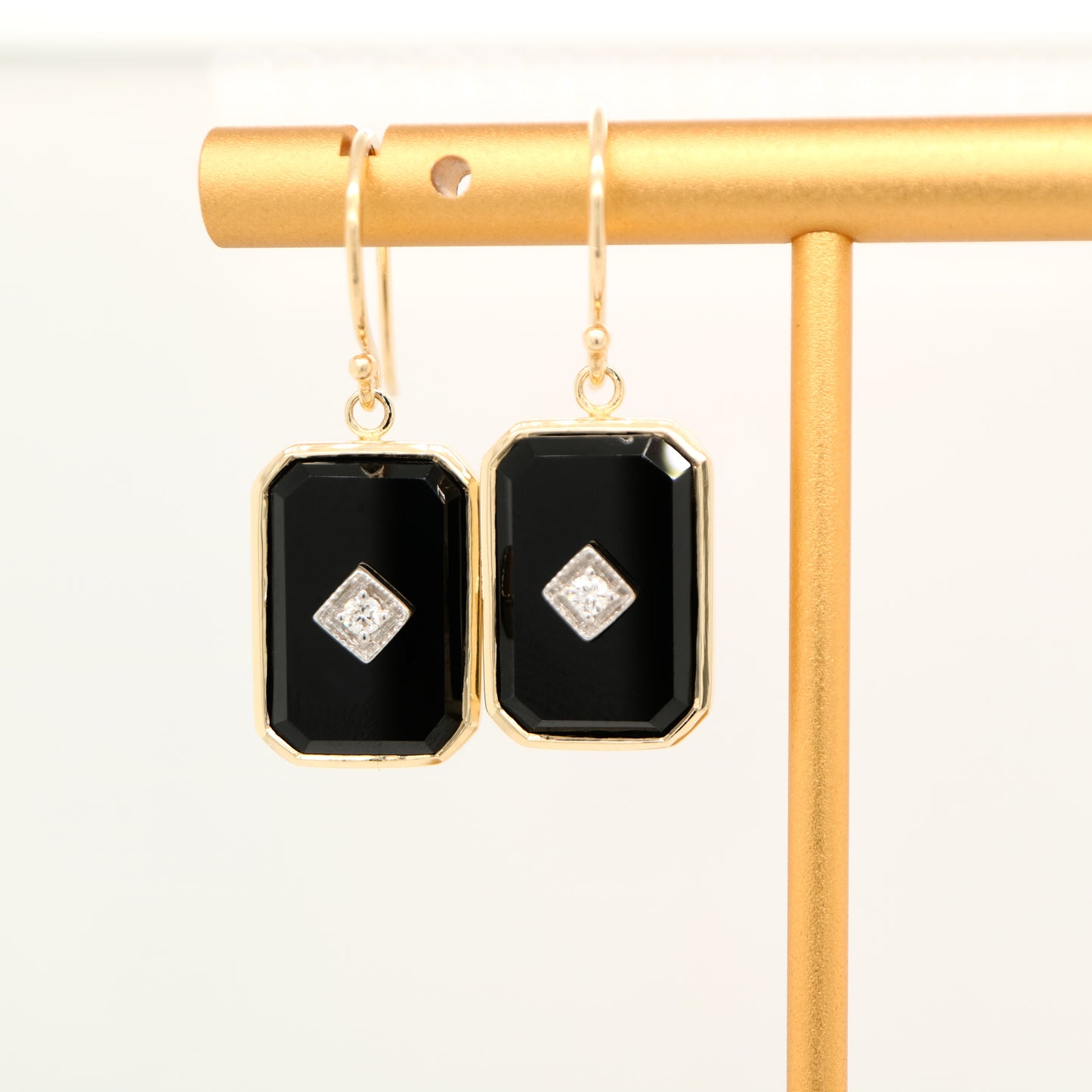 Square onyx with diamond earrings in 9k yellow gold
