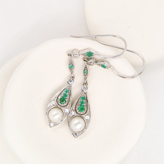 Dangle earrings with fresh water pearl, emerald and diamond in 9k white gold