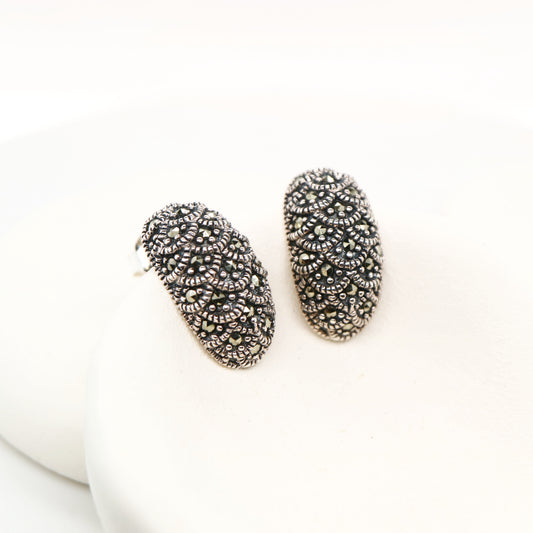 Scale pattern marcasite earring in silver