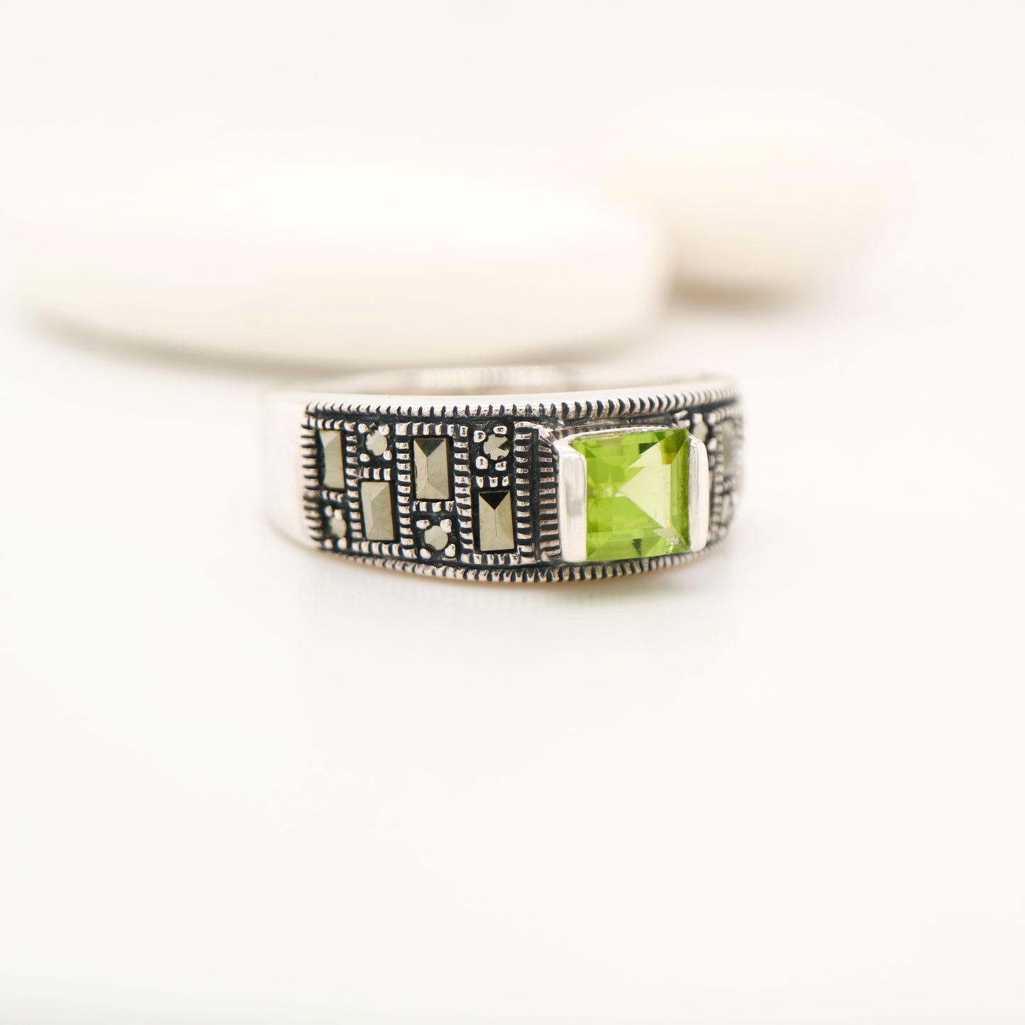 Marcasite band with peridot in sterling silver