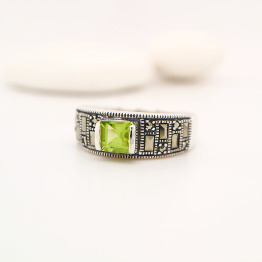 Marcasite band with peridot in sterling silver