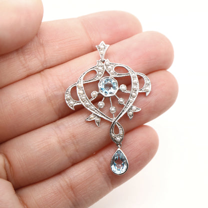Edwardian pendant with blue topaz and pearls in 9k white gold
