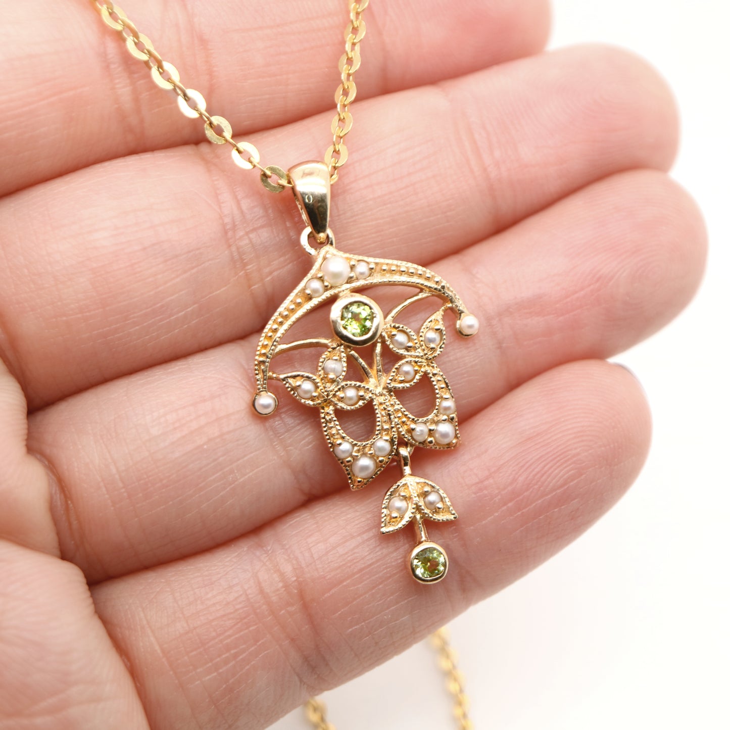 Edwardian style peridot and pearl pendant in 9k yellow gold