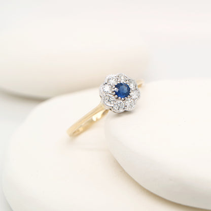 Dainty daisy ring with natural sapphire and diamond in 9k twin gold